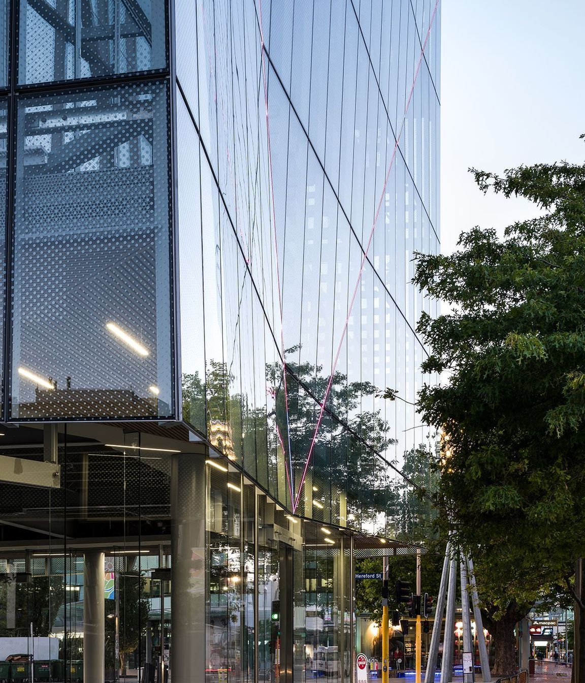 This energy-efficient double-skinned façade contributes towards the building’s 5 Green Star rating. Its faceted skin achieves a crystalline effect and hangs down the buiding like a skirt.