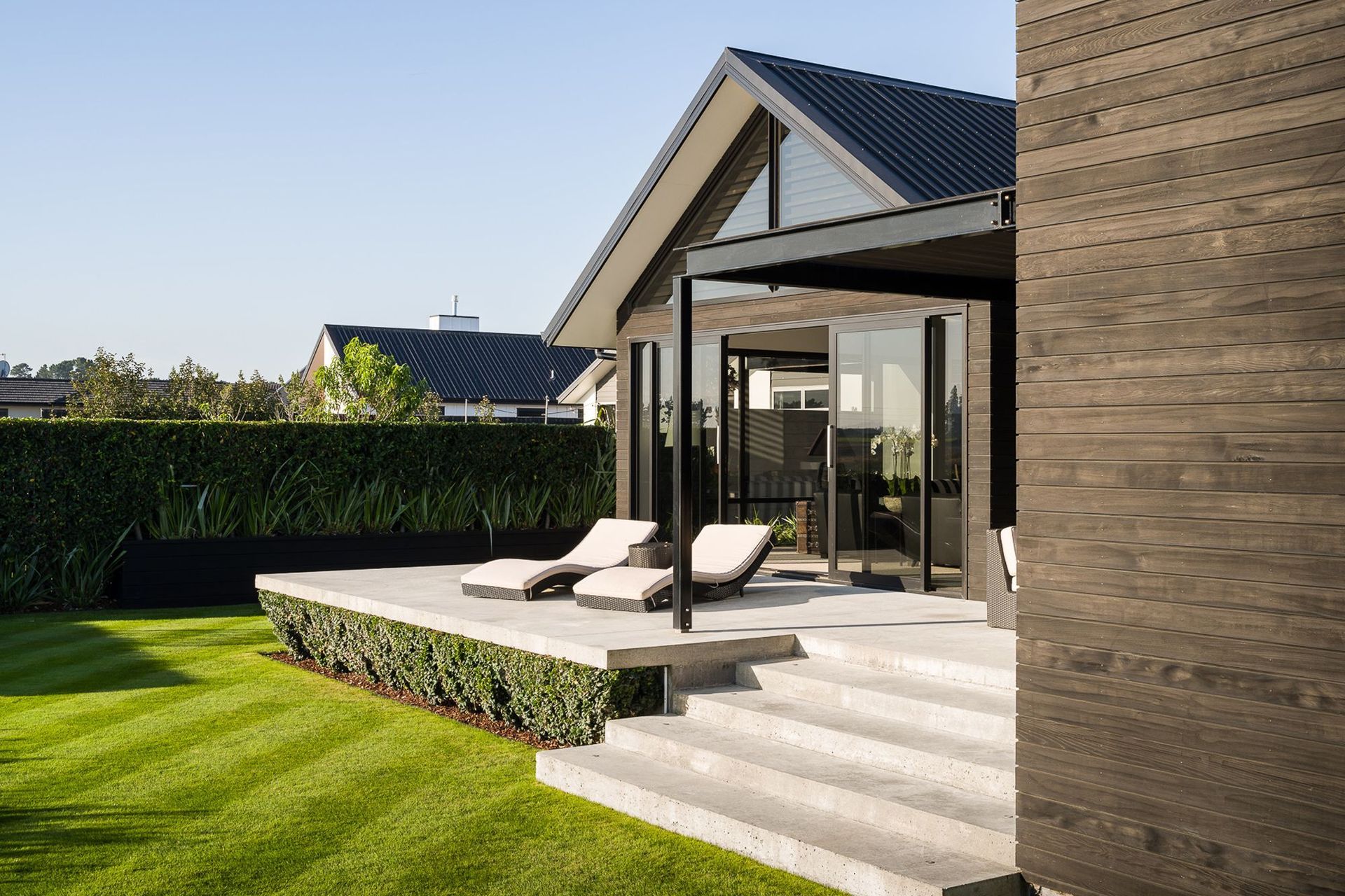 Chilton + Mayne Architecture was also responsible for the landscape design, which is similarly clean-lined and contemporary in its execution.