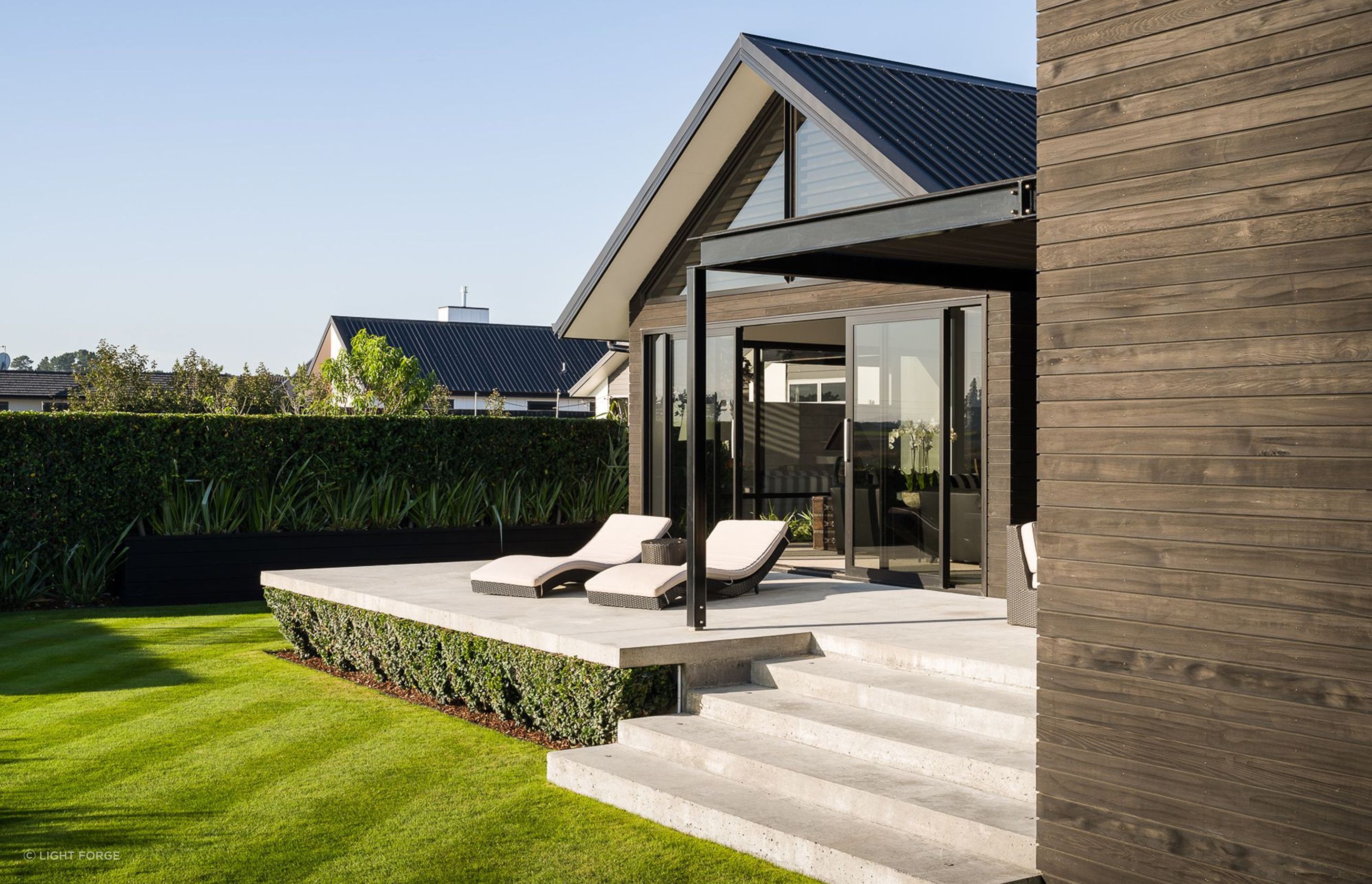 Chilton + Mayne Architecture was also responsible for the landscape design, which is similarly clean-lined and contemporary in its execution.