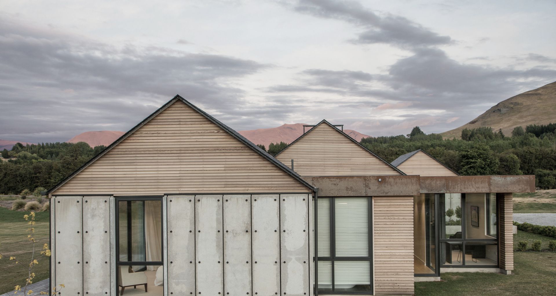 Lower Shotover House | Dravitzki Brown banner
