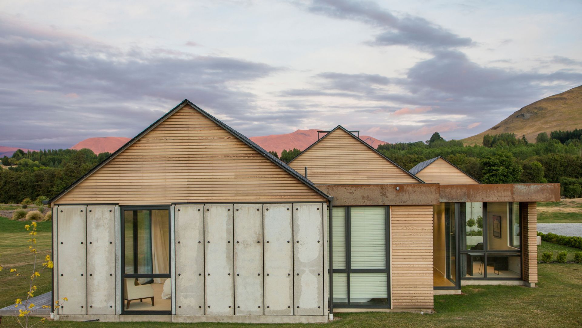 Lower Shotover House | Dravitzki Brown banner