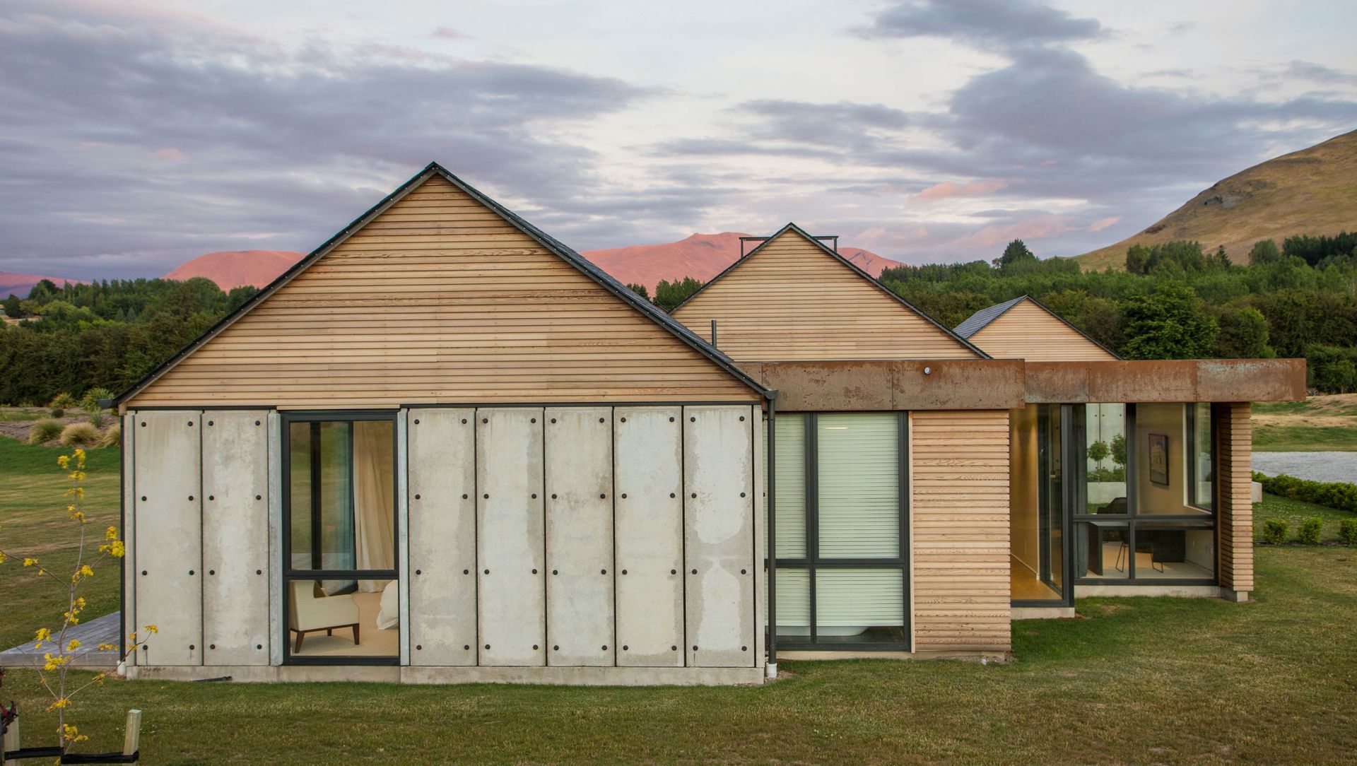 Lower Shotover House | Dravitzki Brown banner
