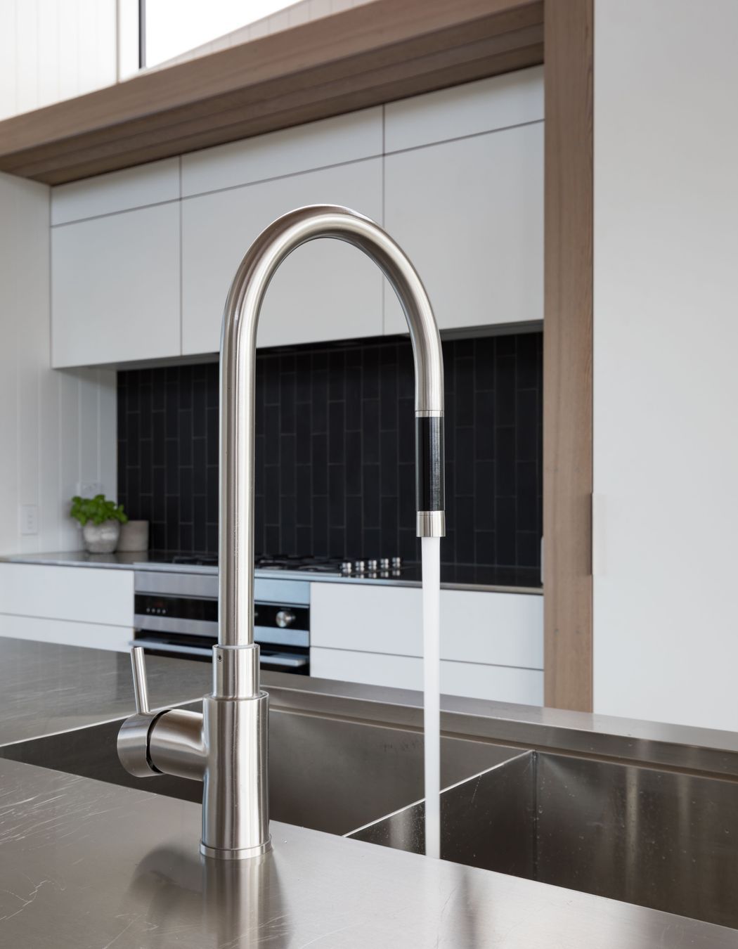 197 Kitchen Mixer w/ Pull Out Hose