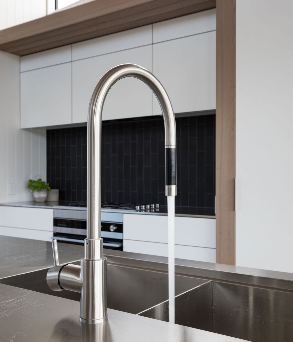 197 Kitchen Mixer w/ Pull Out Hose