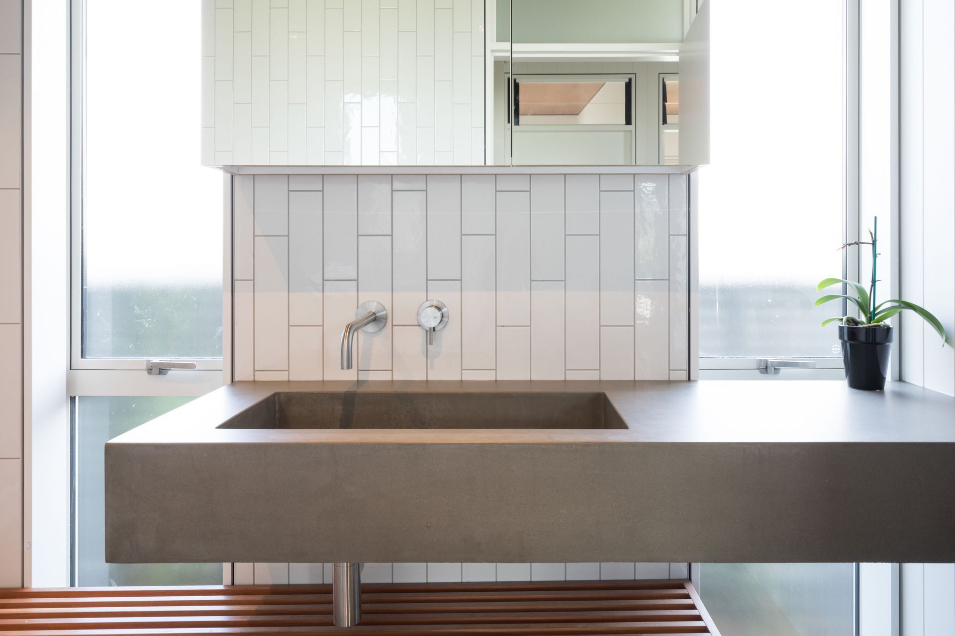 Main Bathroom - Source Series 1314 Spout & Concealed Mixer, SI006 Bottle Trap