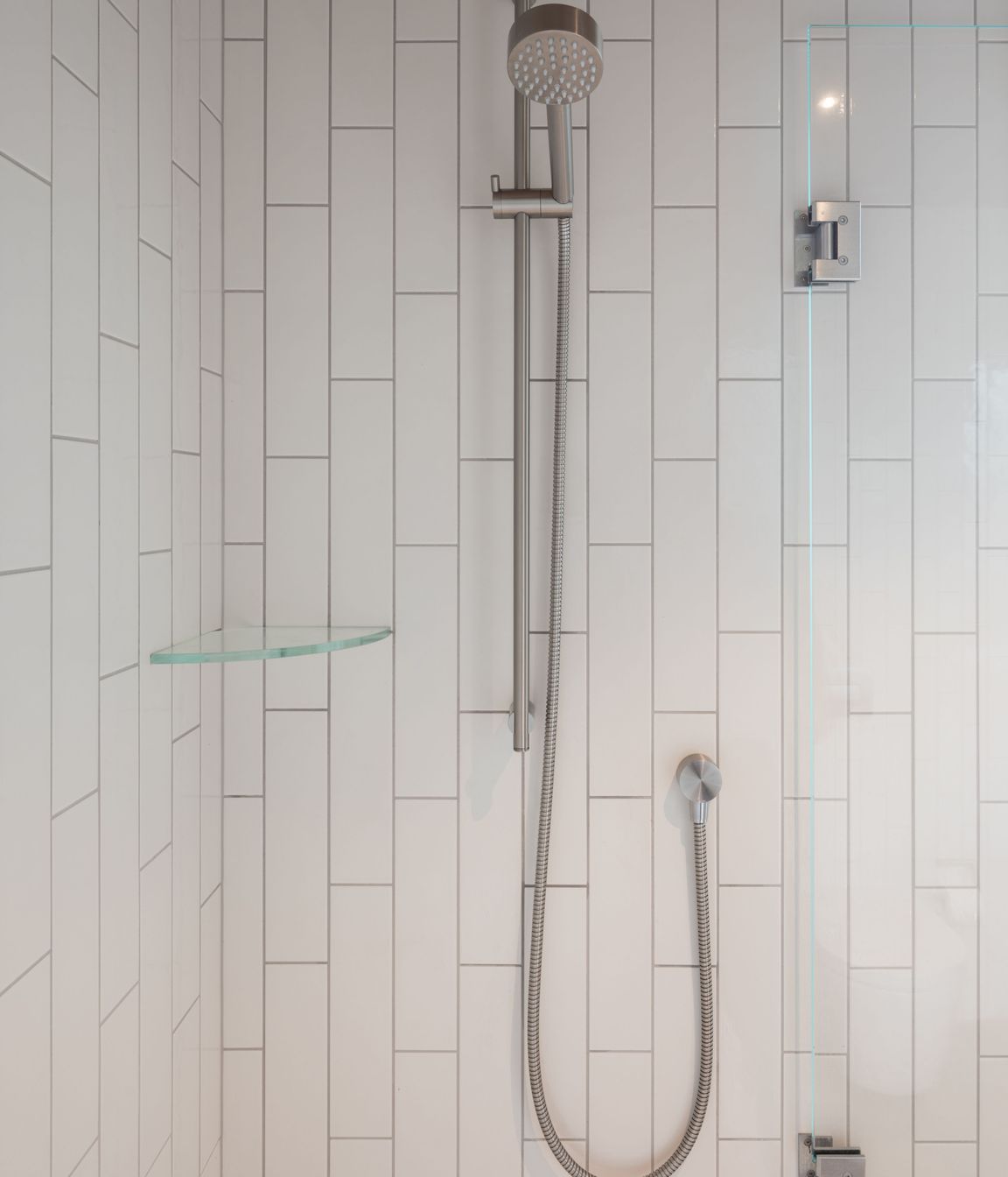 Main Bathroom - 21 Shower Slide &amp; Head w/ 207 Outlet