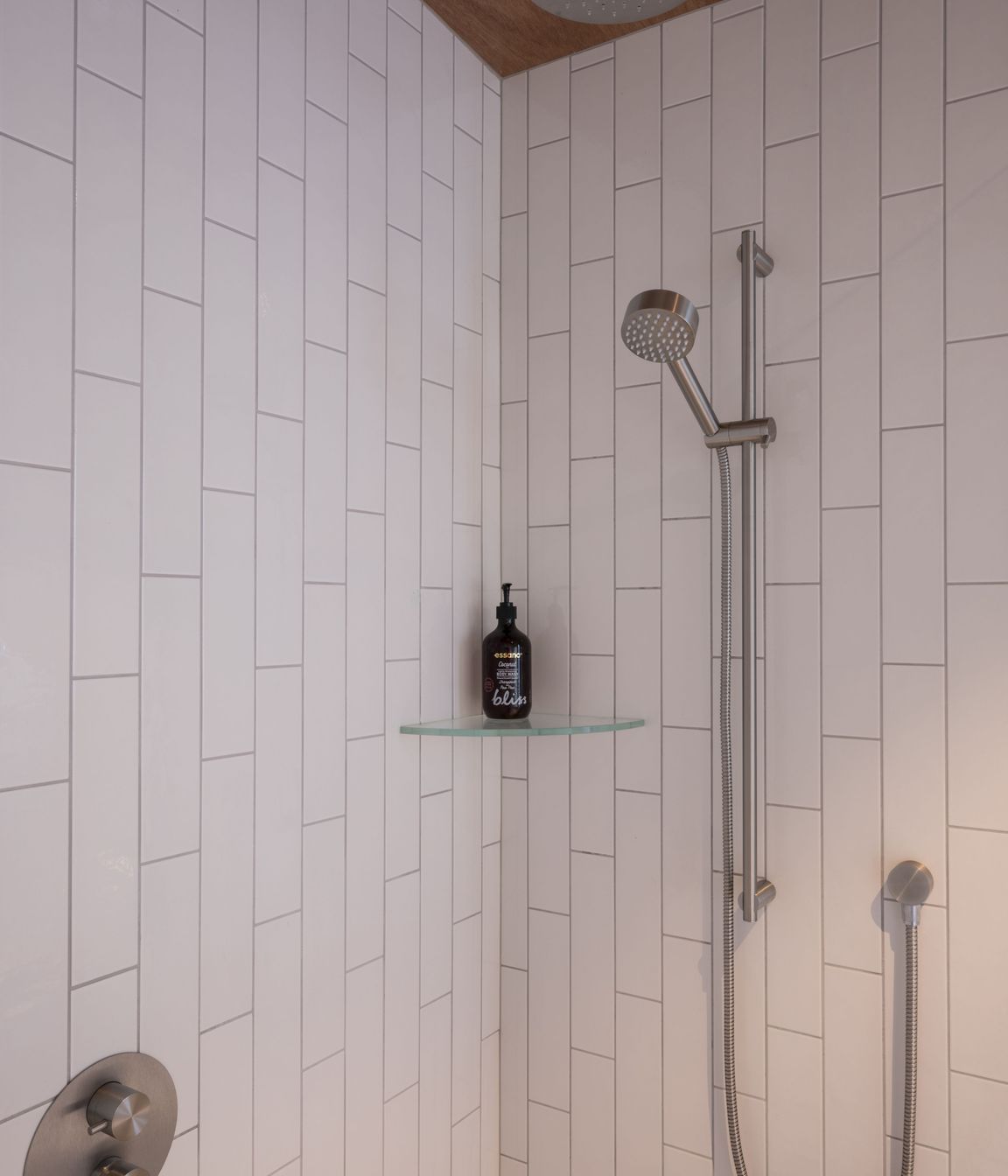 Source Series 1245 Mixer &amp; Diverter. 21 Shower Slide &amp; Head w/ 207 Outlet. SF027 200mm Rain Shower Head