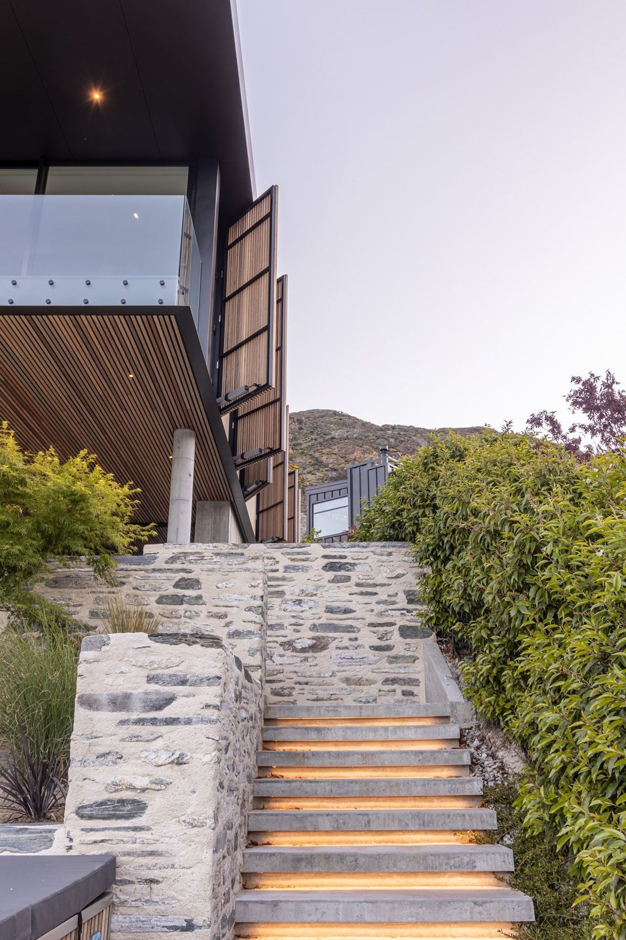 The underlit schist stairs from the spa pool up to the outdoor room.