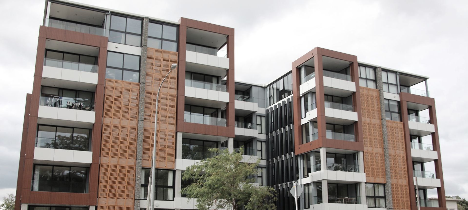 Lakeview Apartments banner