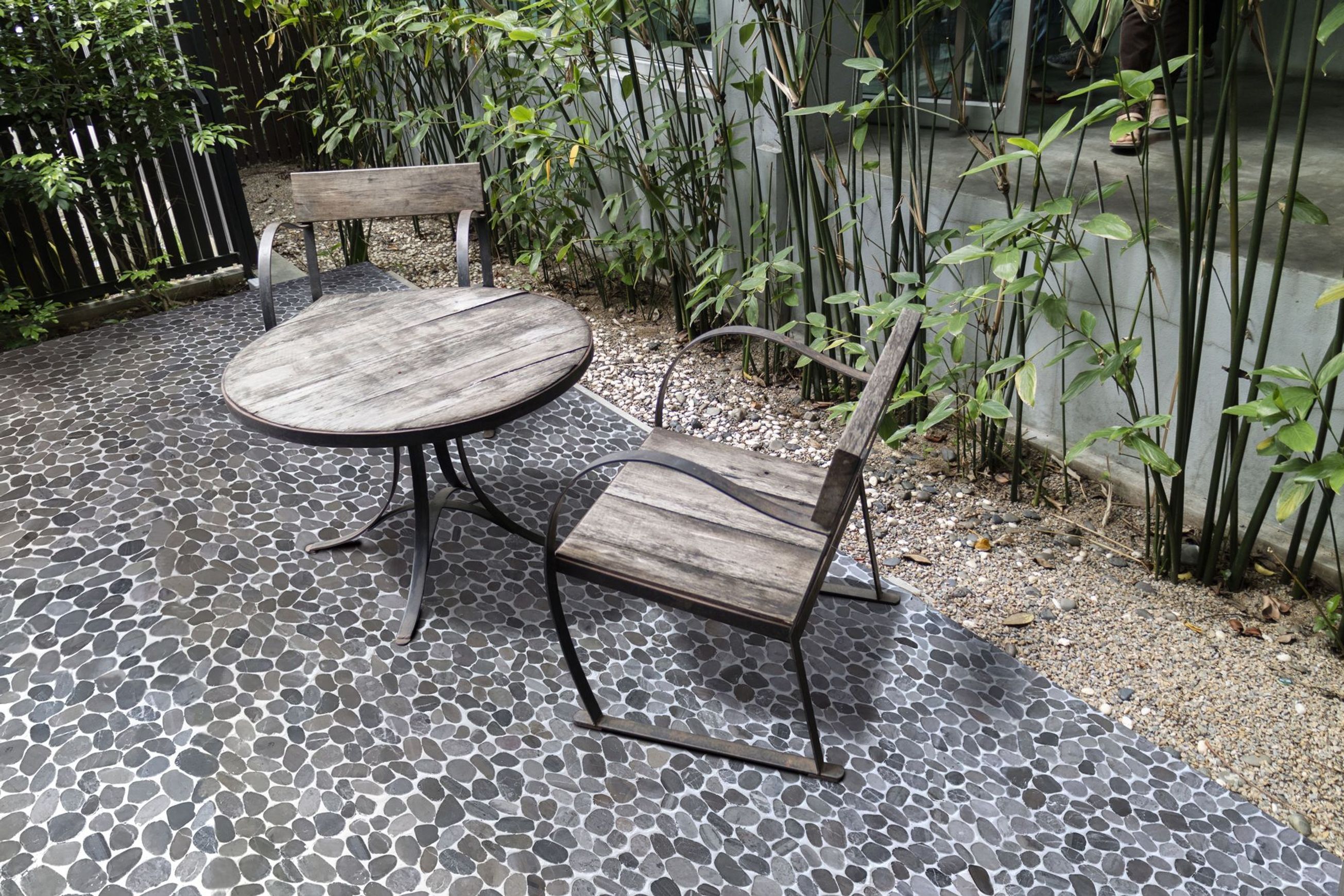 Level Pebble Tile