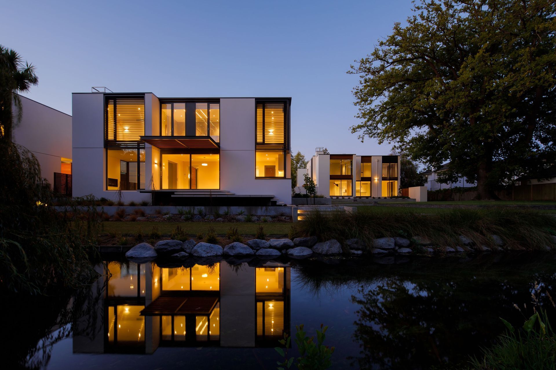 In combination with contemporary flat roofs, the development offers an elegant aesthetic which will grow over time as the new planting develops to further articulate the garden setting.