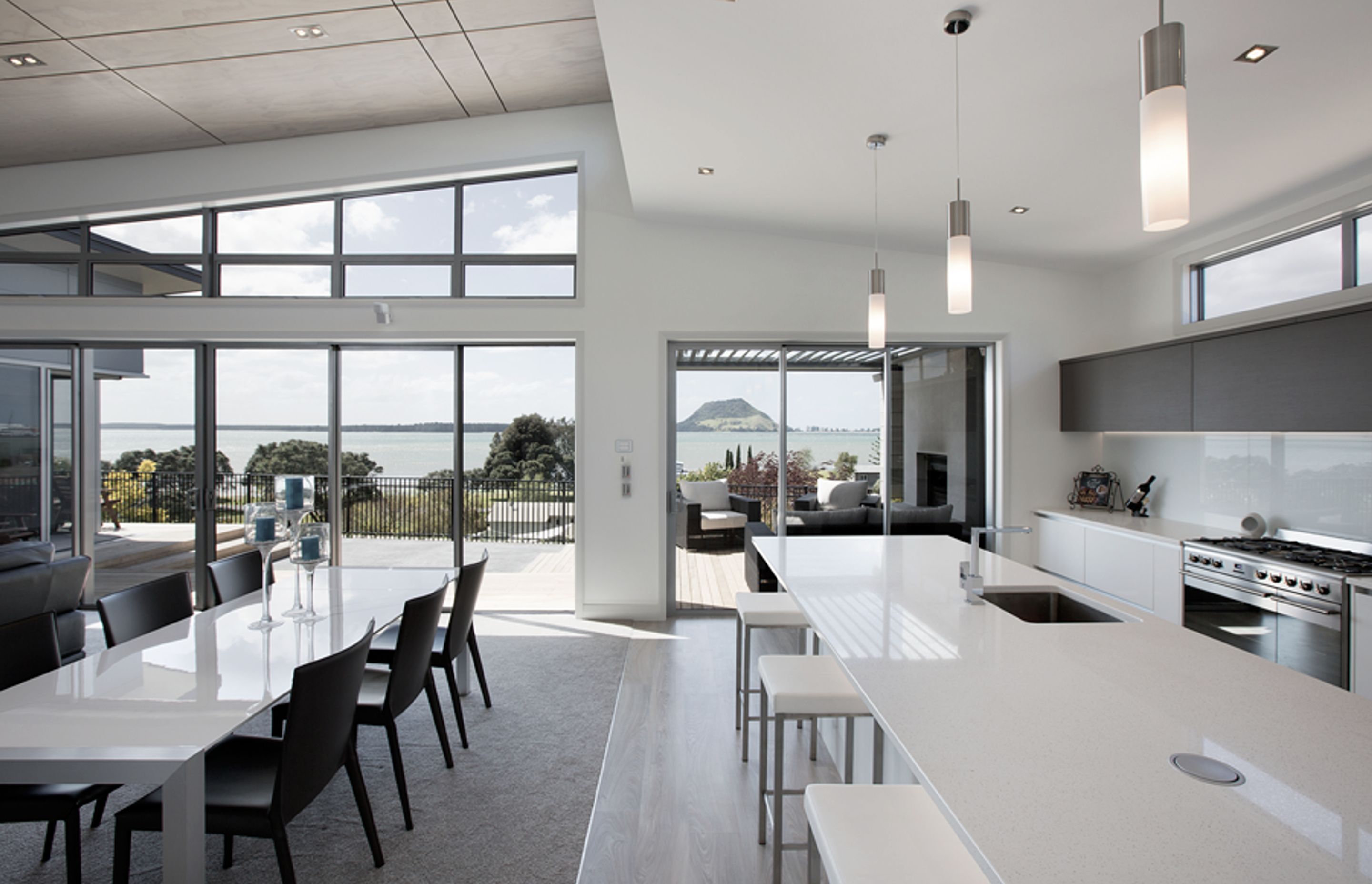 With amazing views out to Matakana and Mount Maunganui this three bedroom home stretches along the ridgeline and is built to take in the views.