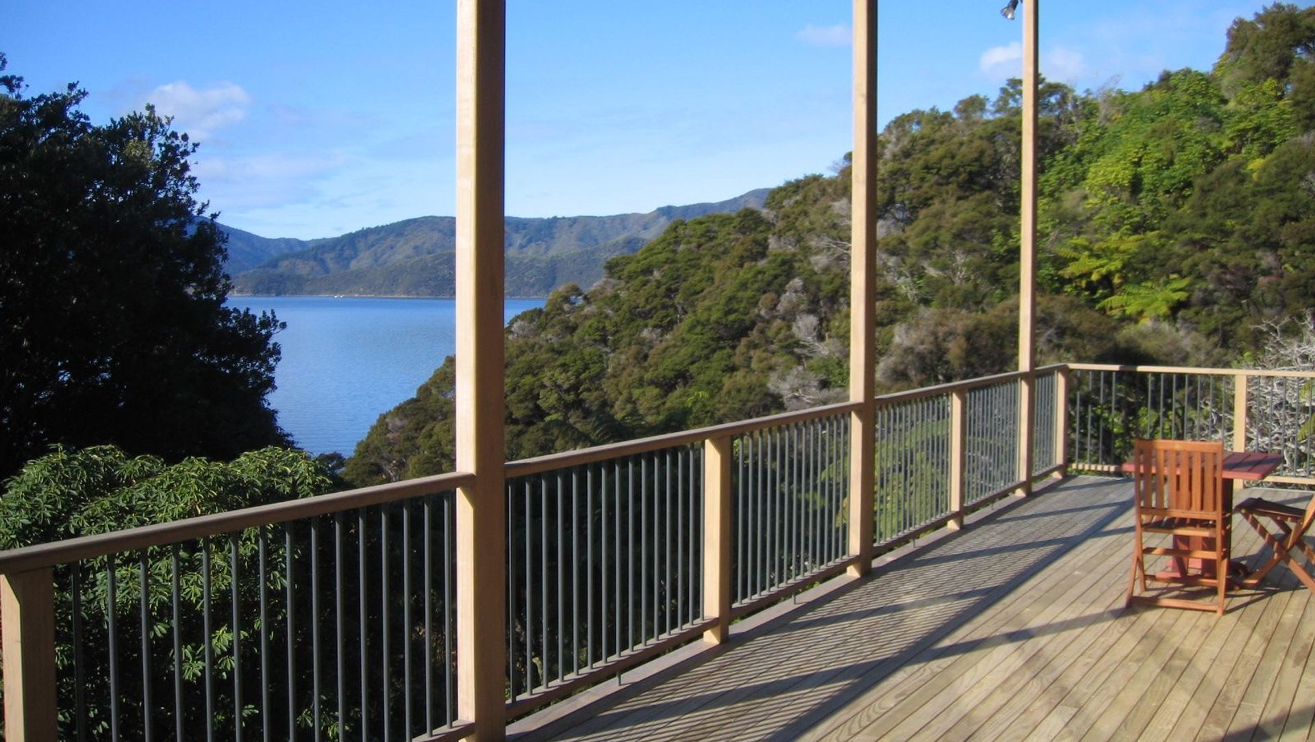 Lochmara banner