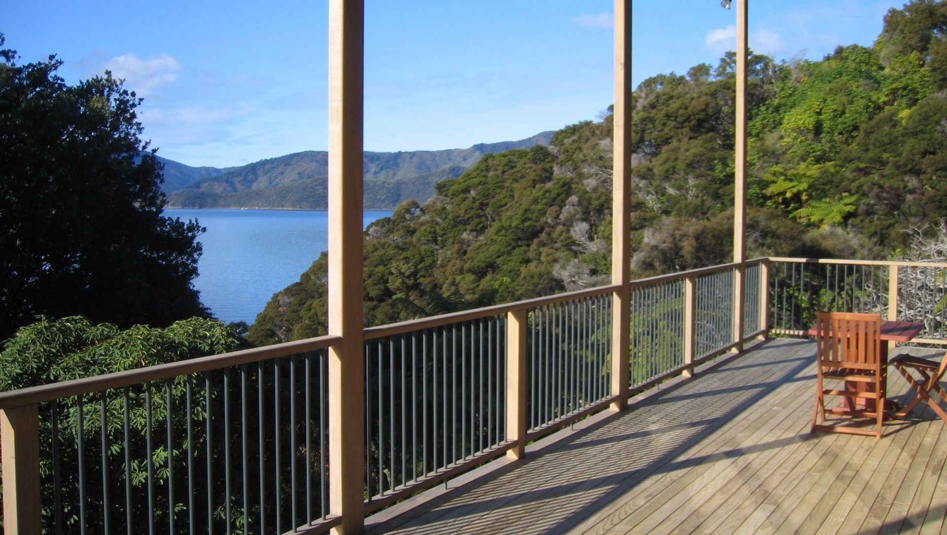 Lochmara banner