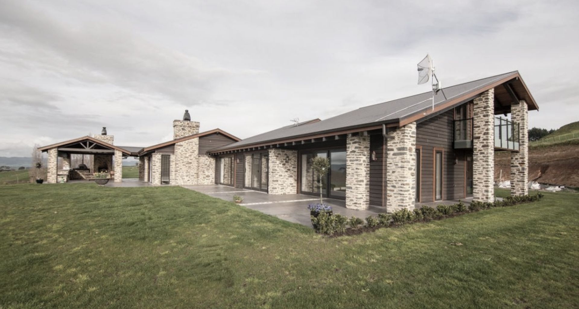 Western Red Cedar Weatherboards - Lodge 148 banner