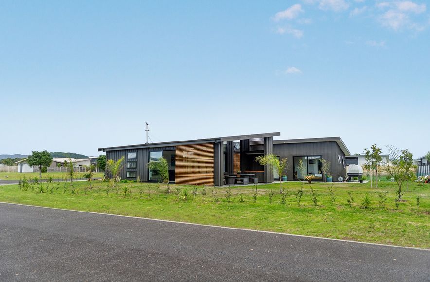 Lowes House - Matarangi Beach