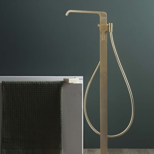 Luxe Floor Mount Bath Filler With Handshower