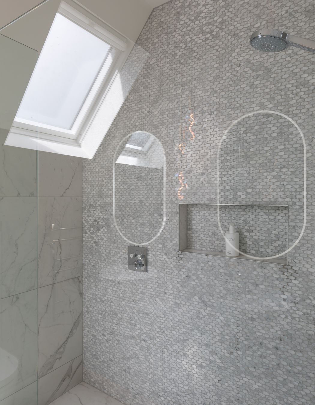 Ensuite Bathroom - feature marble mosaic with long tiled niche