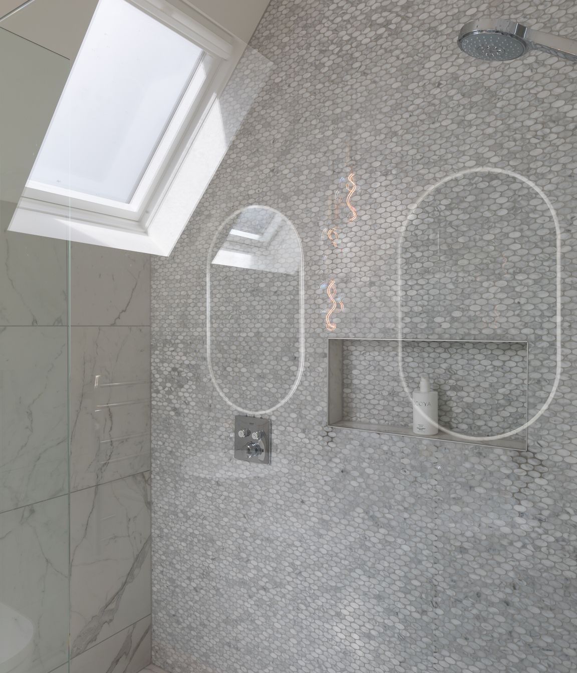 Ensuite Bathroom - feature marble mosaic with long tiled niche