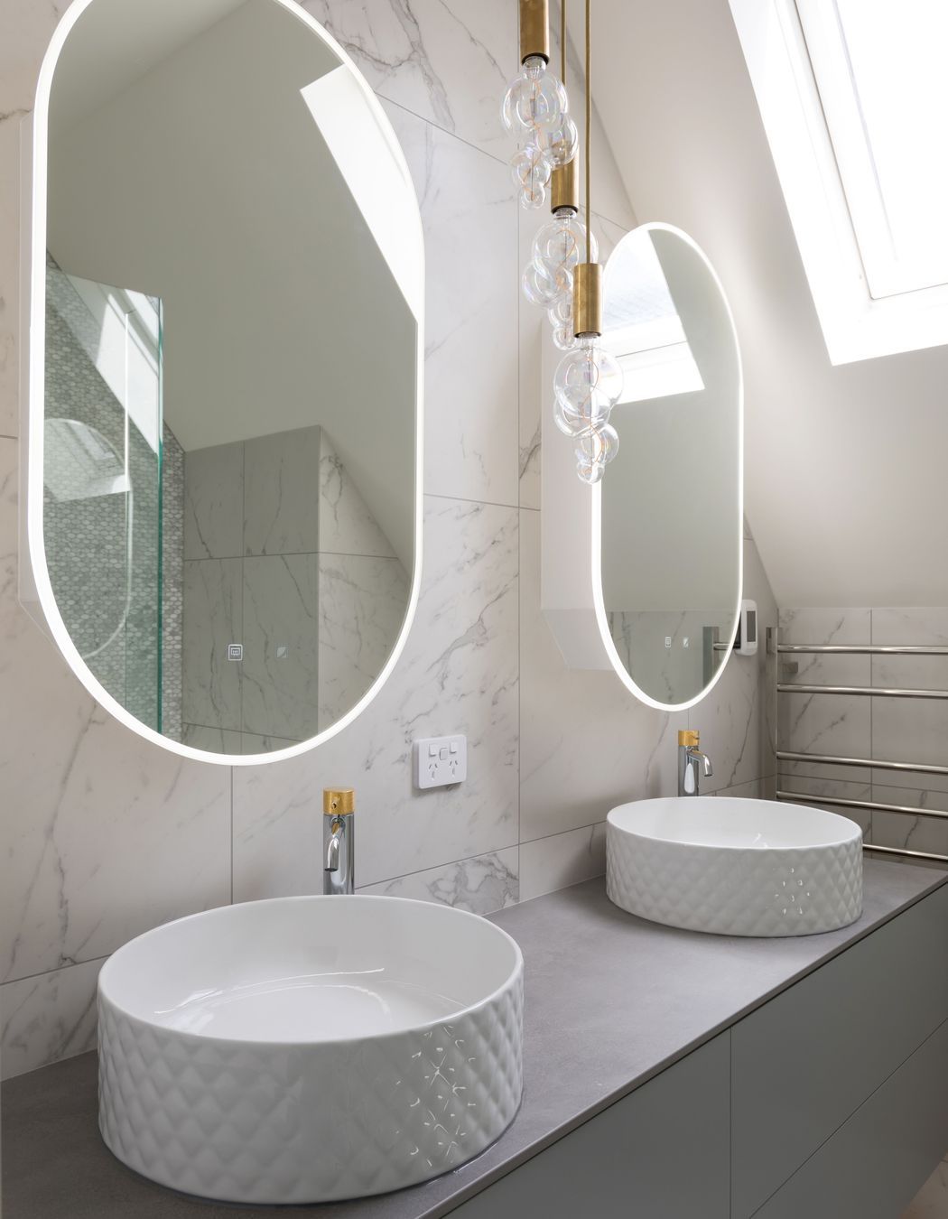 Ensuite Bathroom - double mirrored cabinets