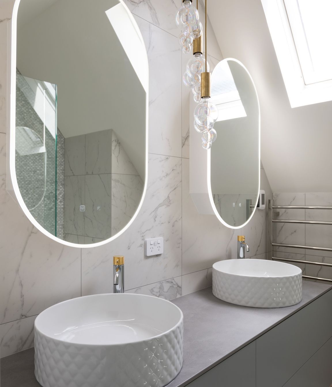 Ensuite Bathroom - double mirrored cabinets
