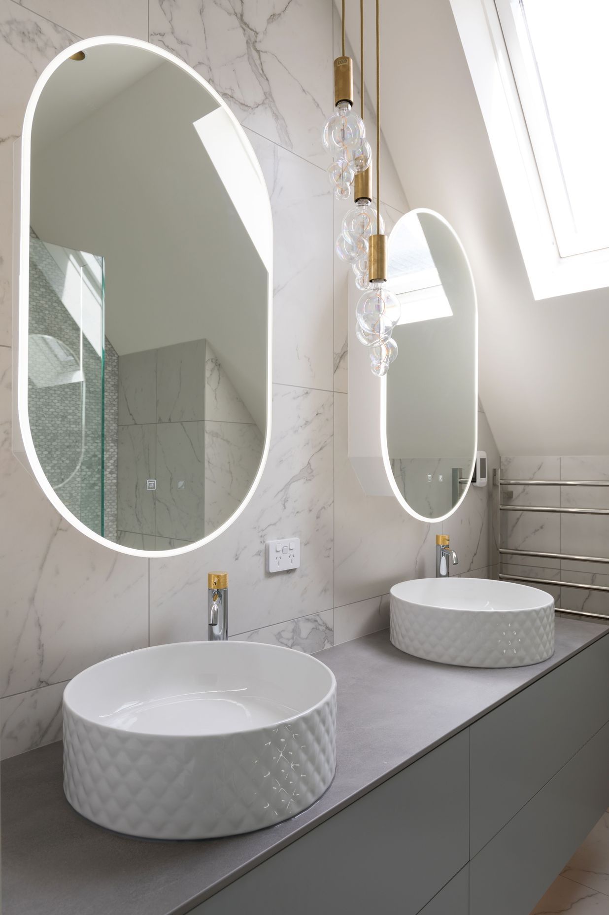 Ensuite Bathroom - double mirrored cabinets