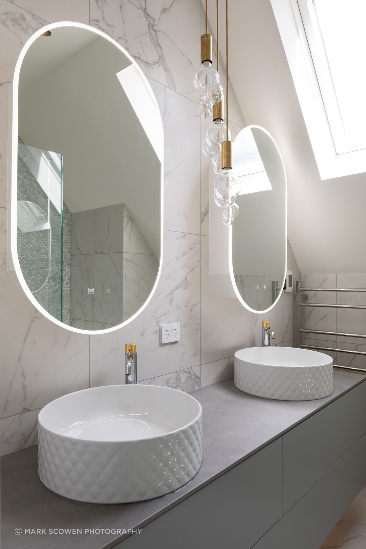 Ensuite Bathroom - double mirrored cabinets