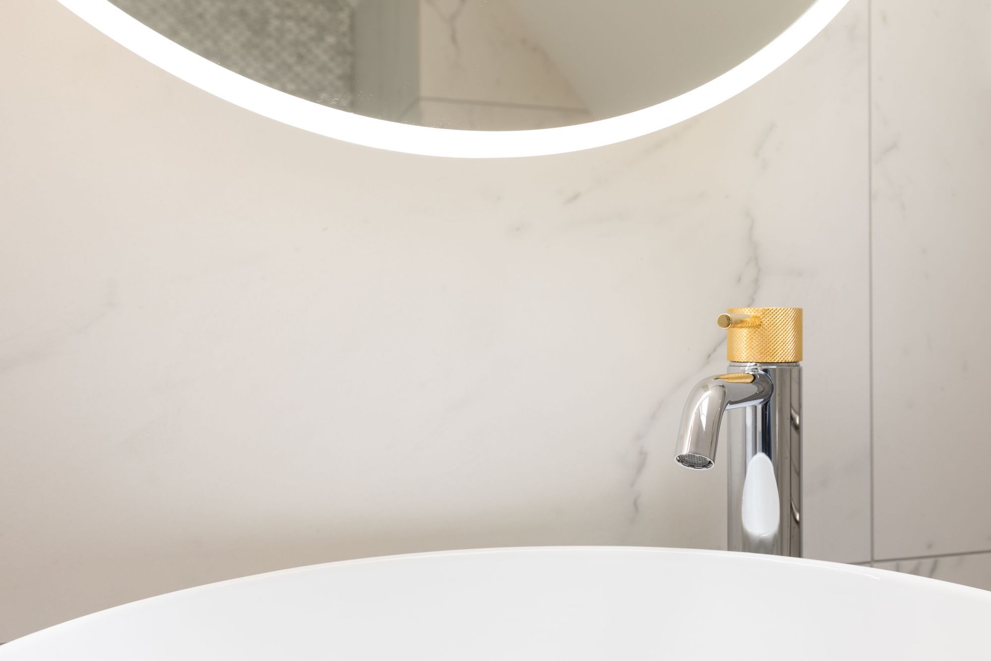 Ensuite Bathroom - textured chrome and gold tapware