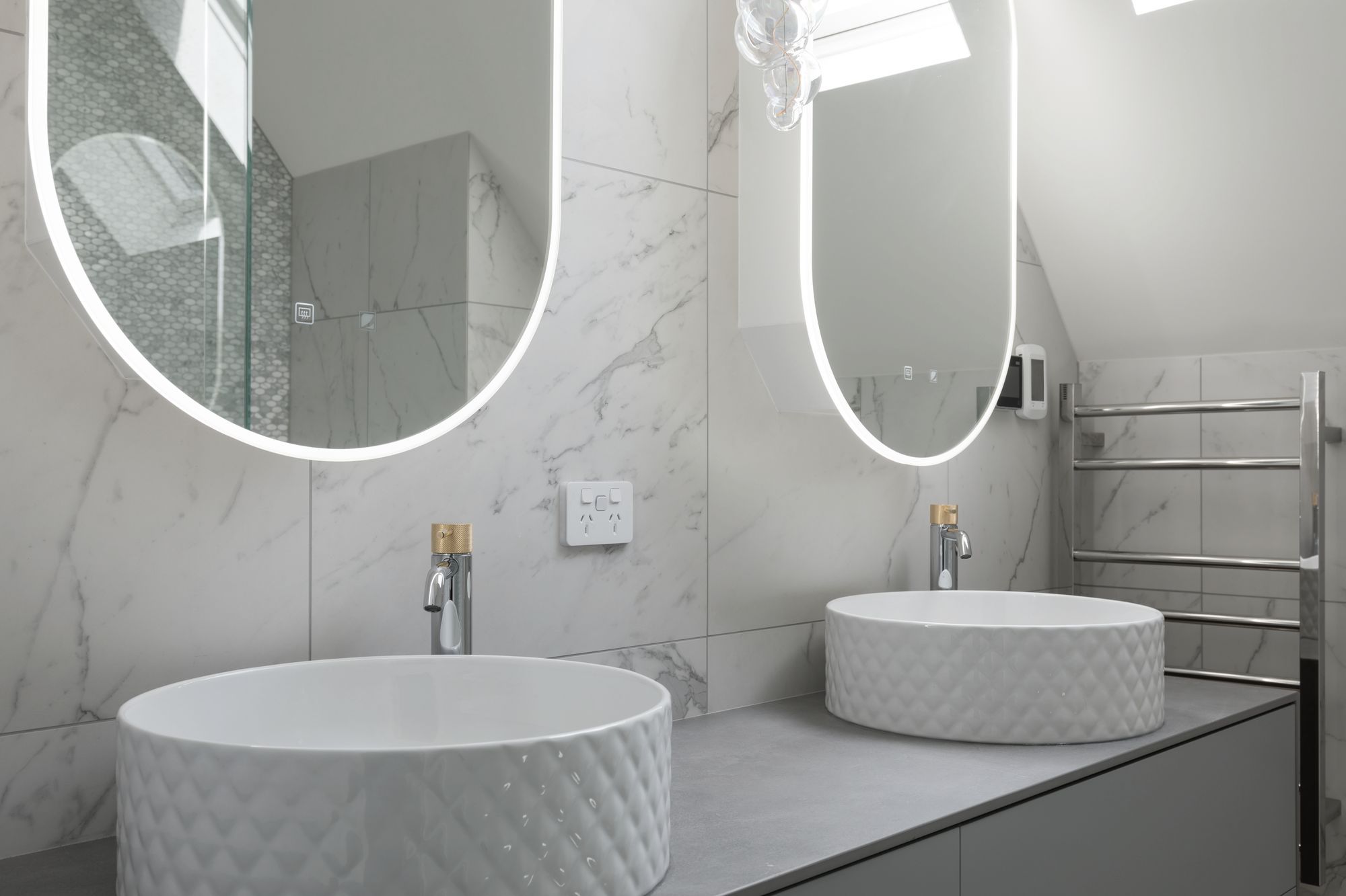 Ensuite Bathroom - double vessel basin with texture