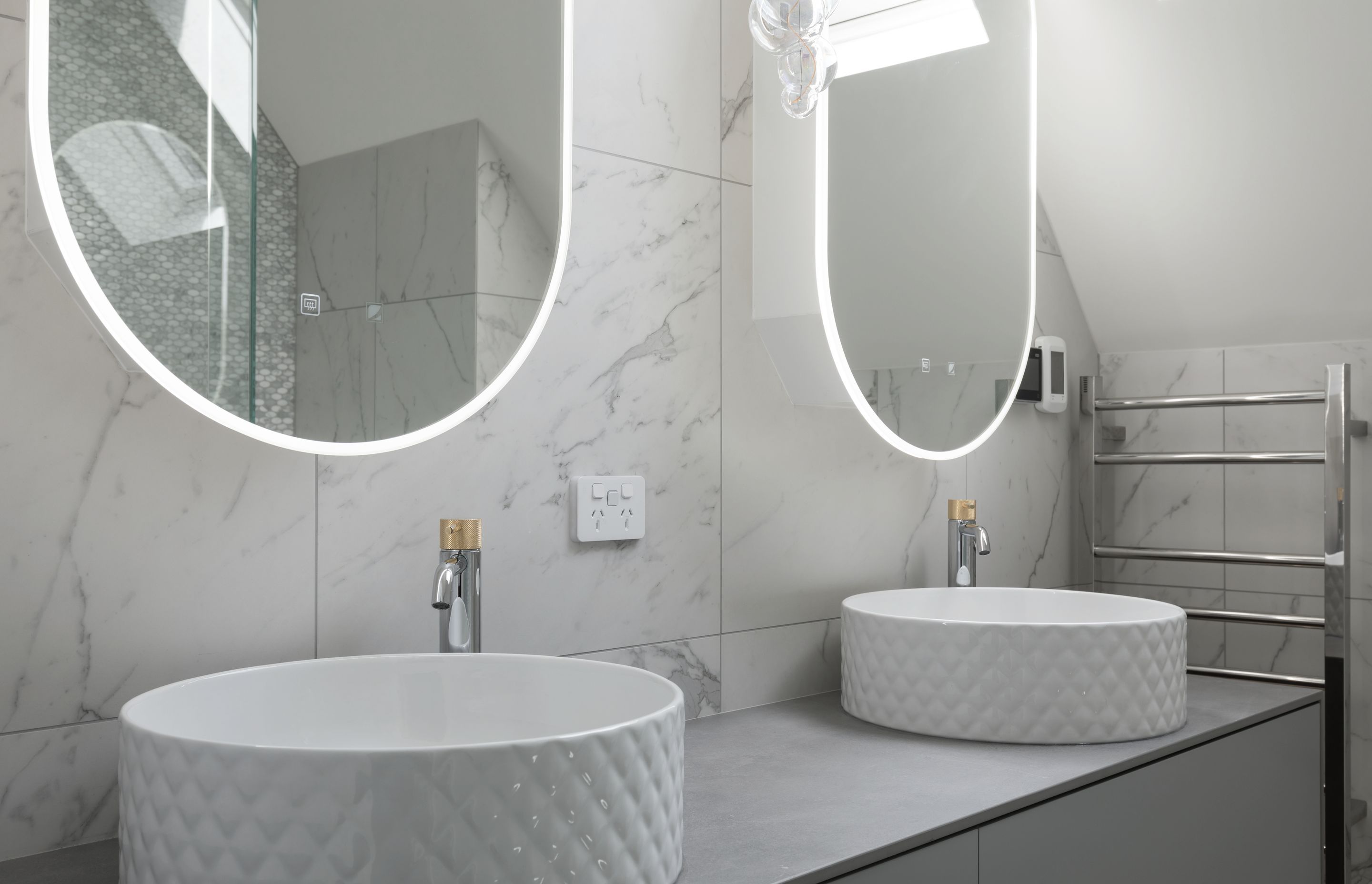 Ensuite Bathroom - double vessel basin with texture