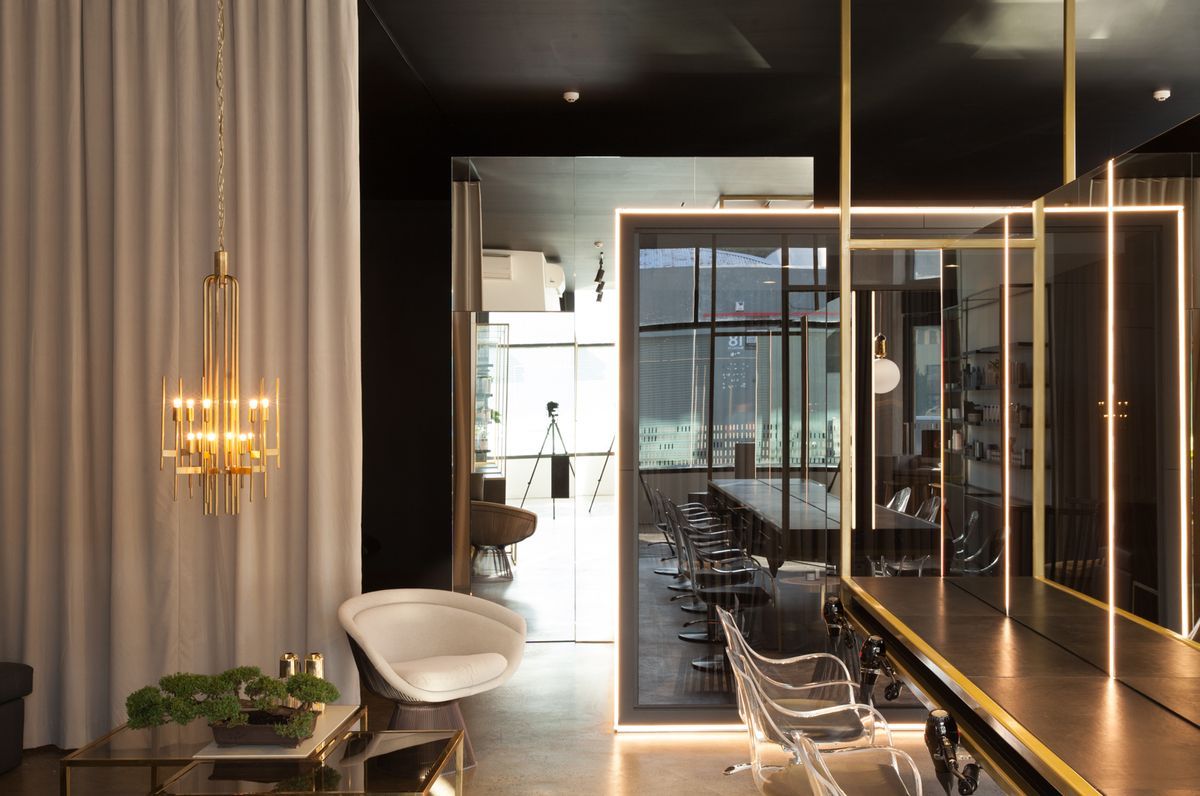 M11 Newmarket Salon