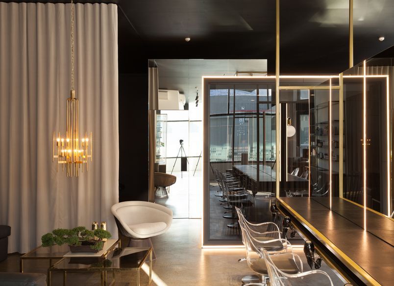 M11 Newmarket Salon