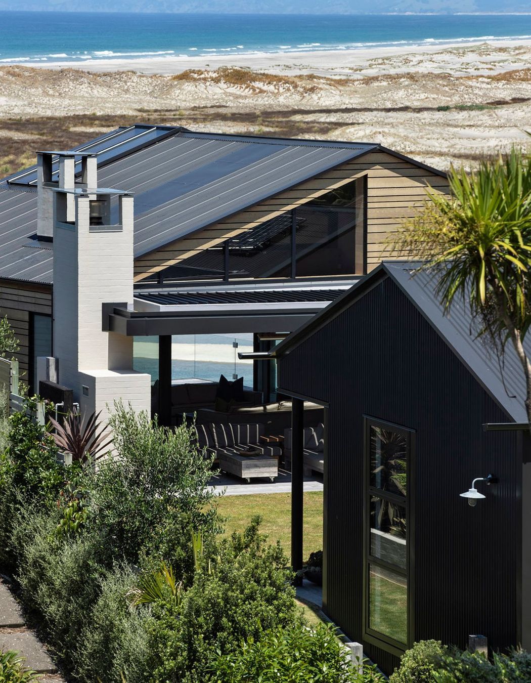 Perched on top of a sand dune, the home is one of hidden proprtions and uncomplicated vistas.
