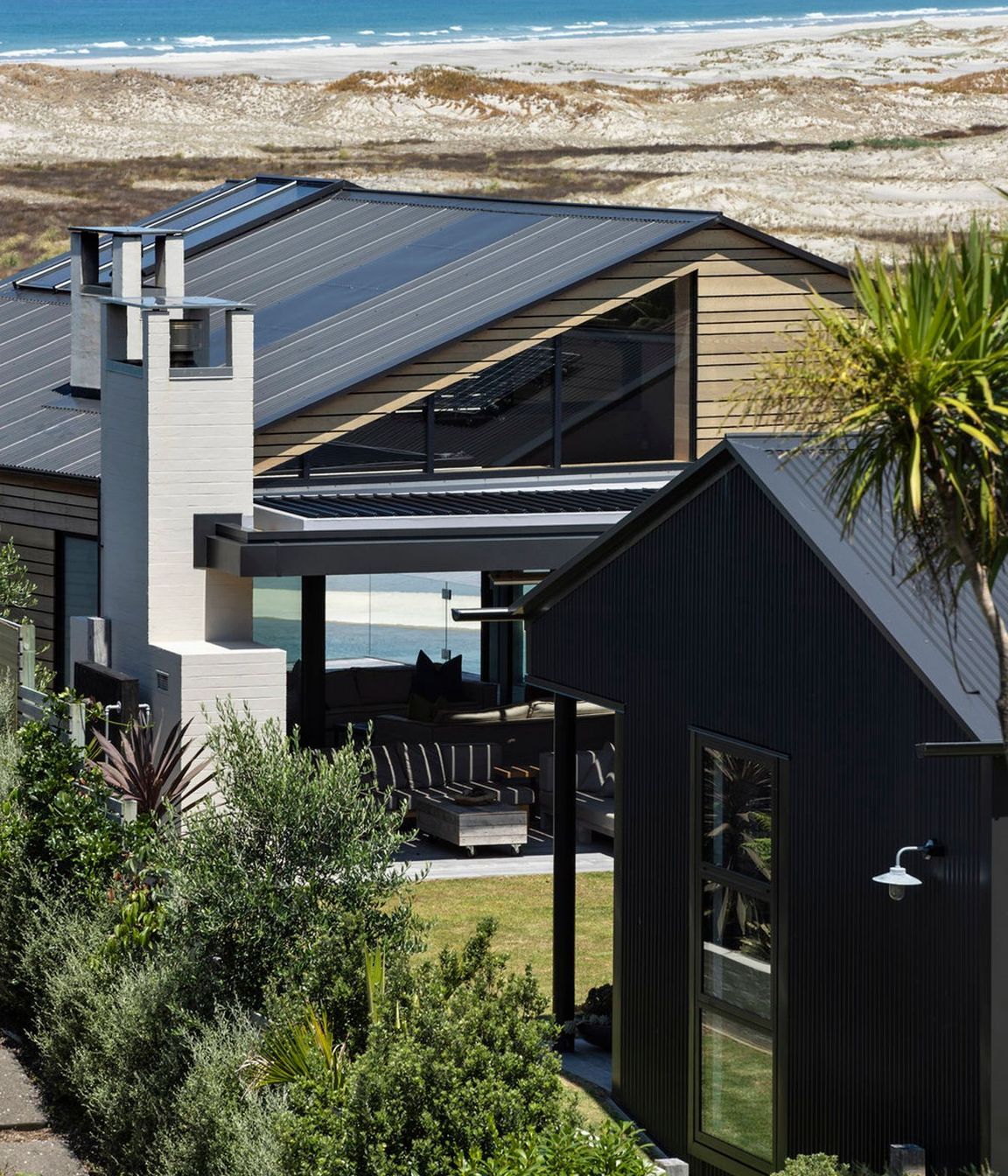 Perched on top of a sand dune, the home is one of hidden proprtions and uncomplicated vistas.