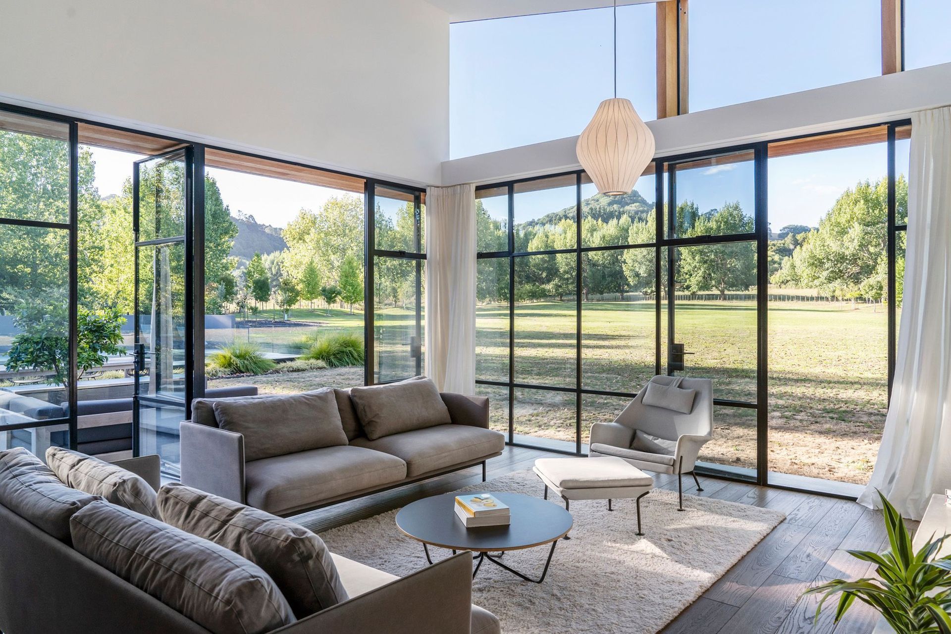 The comfy lounge area overlooks a vast grassy area and the Sugar Loaf mountain in the distance. High windows draw in light throughout the year.