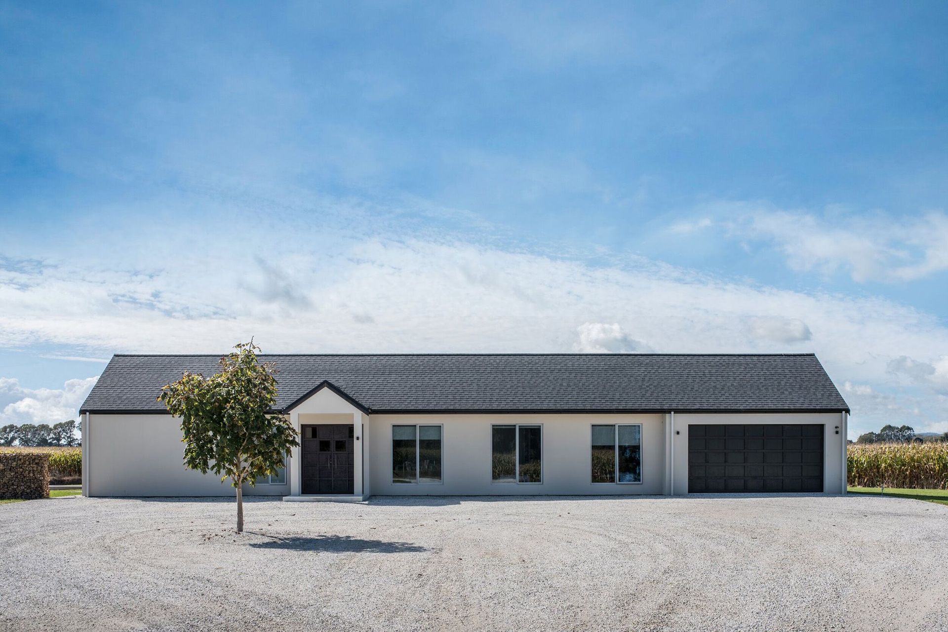 Approach to the house is on the west-facing 'long' side. The four bedrooms have been placed in this form with the living areas in the north-facing connecting element and east-facing pavilion.