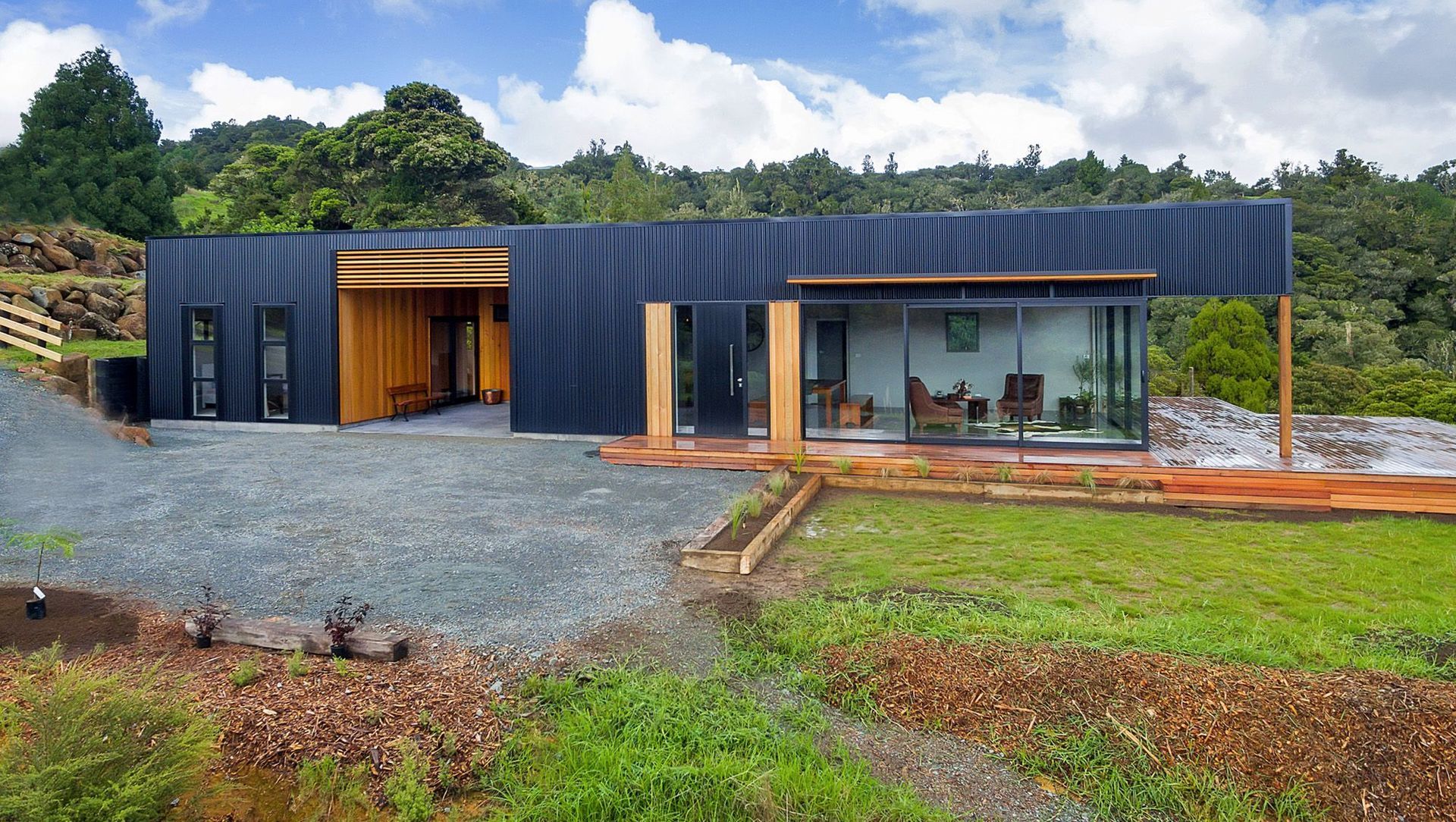 Maunu Whare banner