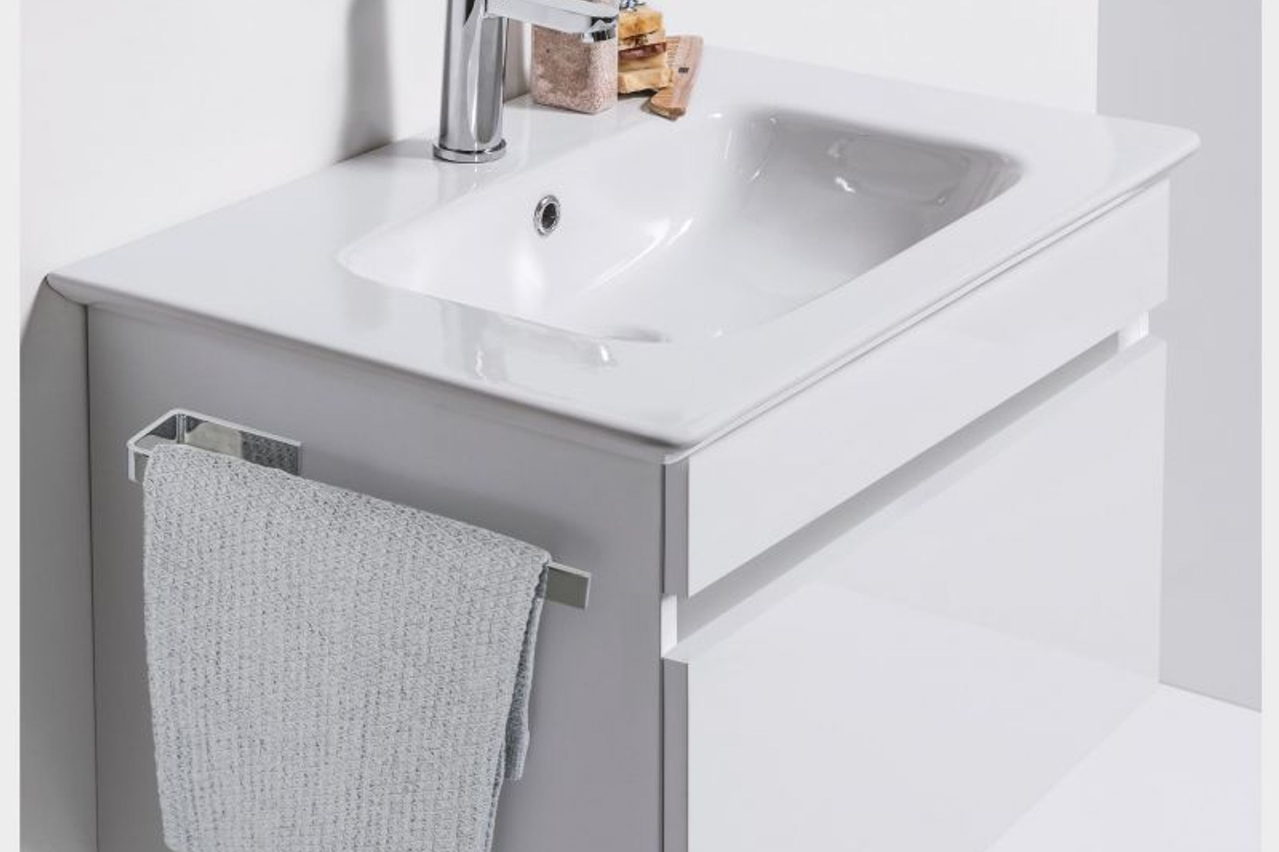 Mike Pro Vanity Towel Rail