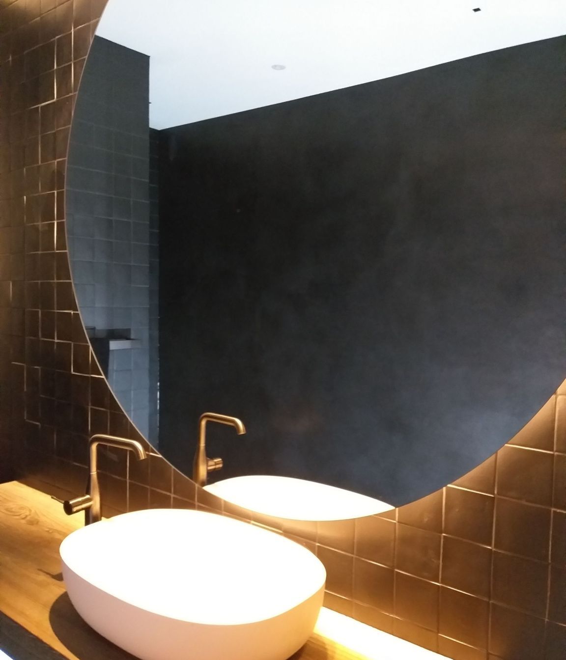 Bathroom wall finished with black Venetian plaster