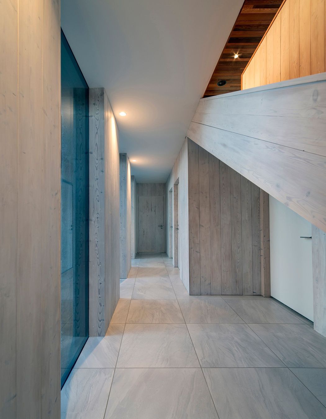 The hallway/gallery looking towards one of the bedroom wings.