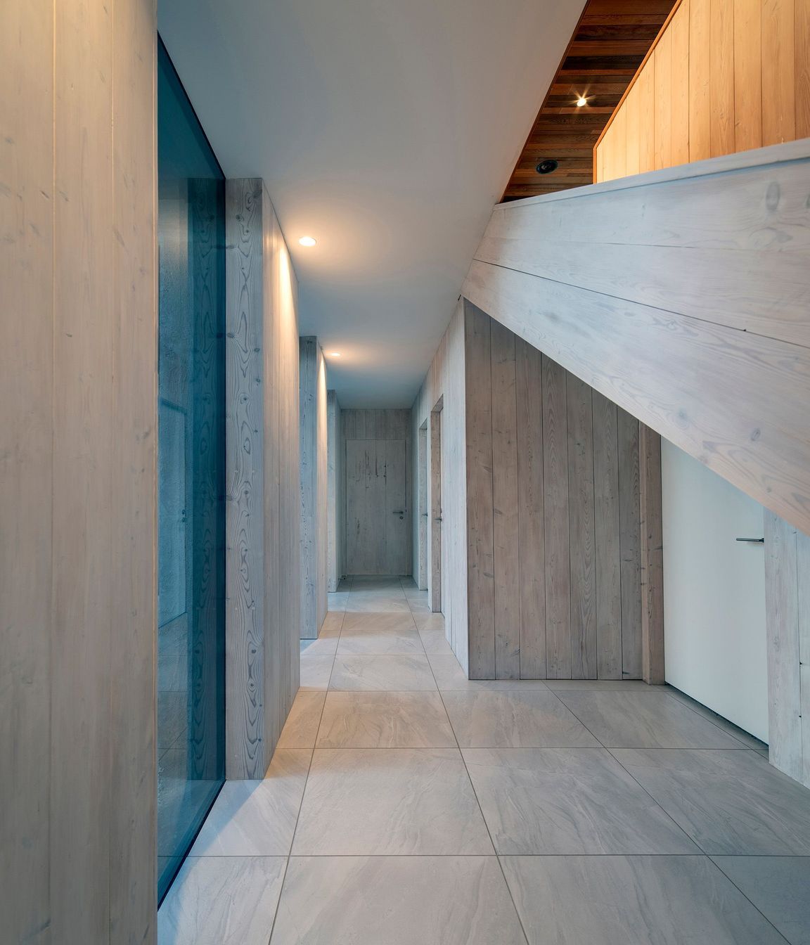 The hallway/gallery looking towards one of the bedroom wings.