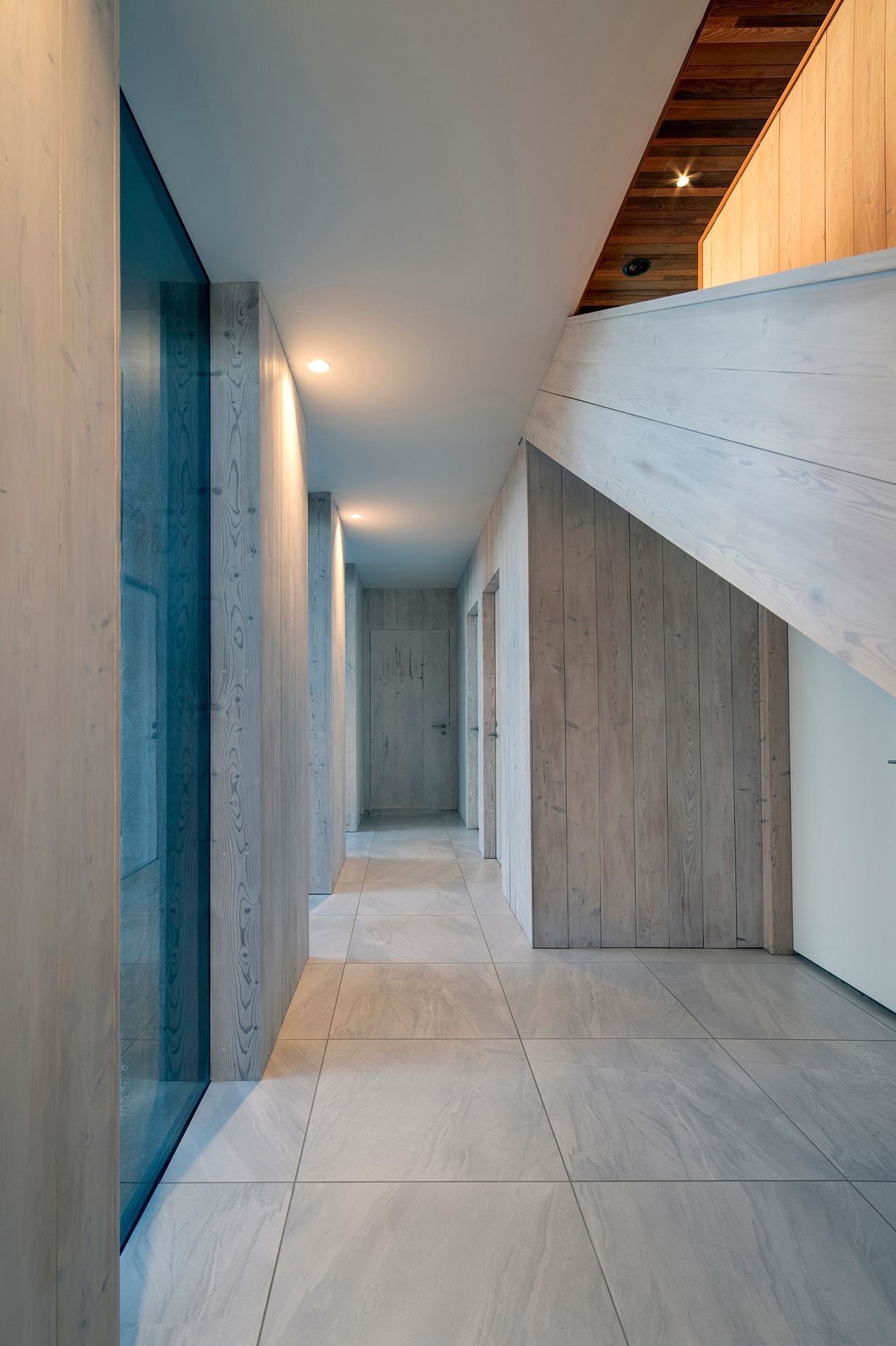 The hallway/gallery looking towards one of the bedroom wings.