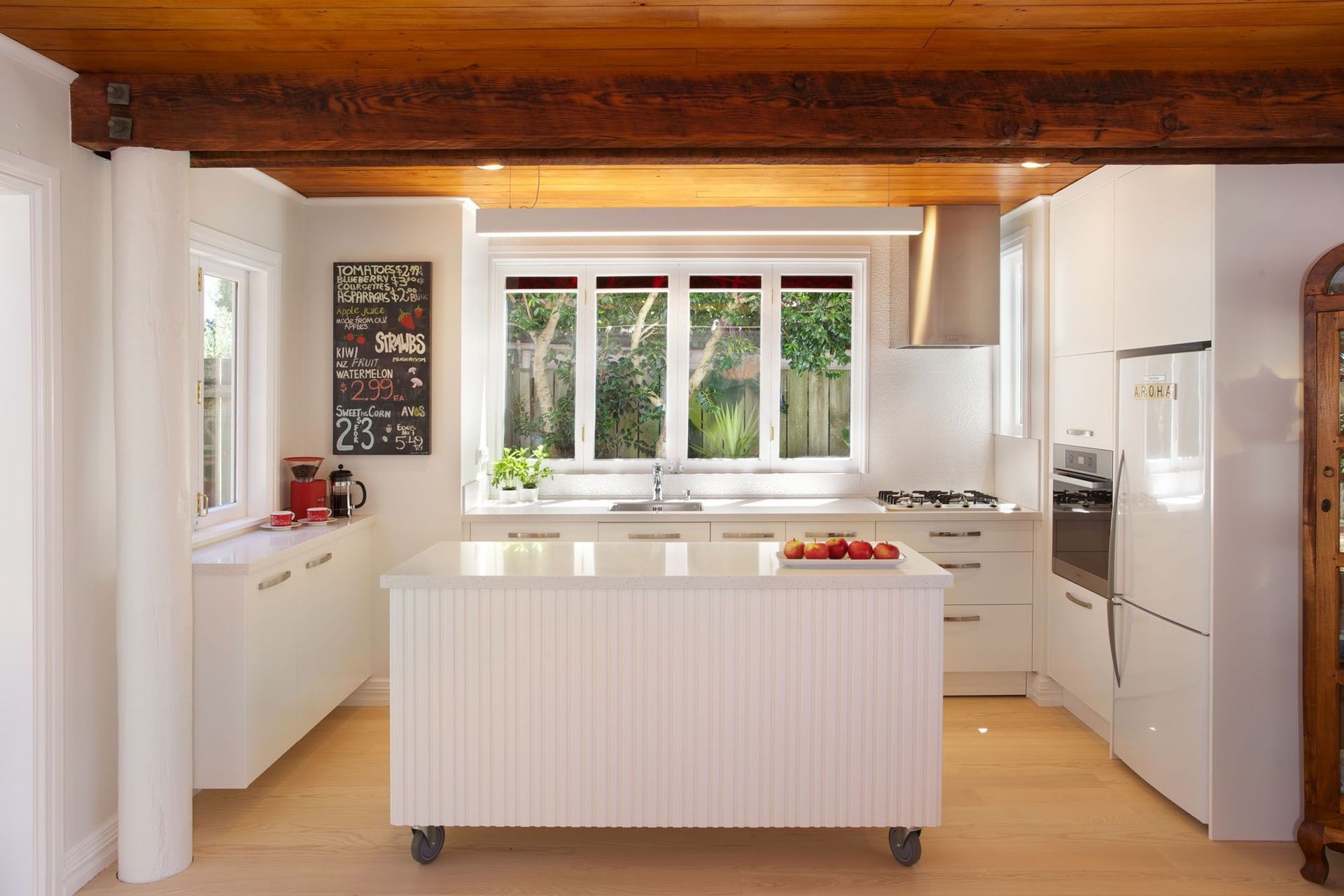 Claiming to own “the worst corner cupboard in Auckland” and knowing their small kitchen could be better designed, these clients engaged Toni to work her magic in their compact down-sized home. They requested a “smarter”, more efficient kitchen for their