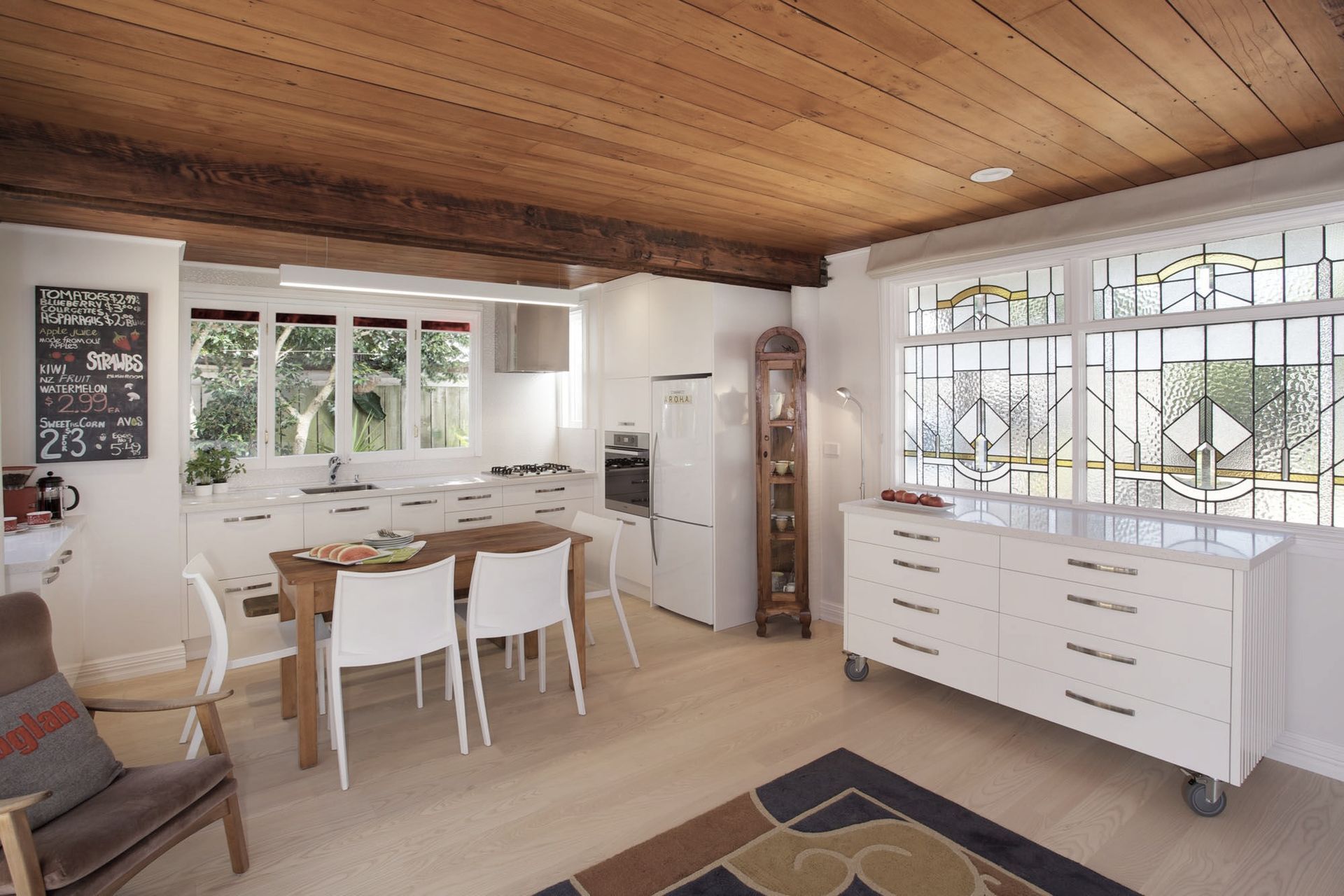 Here the island is shifted to below the leadlight window so the entire room can be utilised for dining or living. Perfect for the large gatherings of friends and families in such a compact efficient cottage.