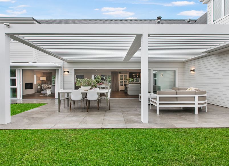 Narrow Neck Residence