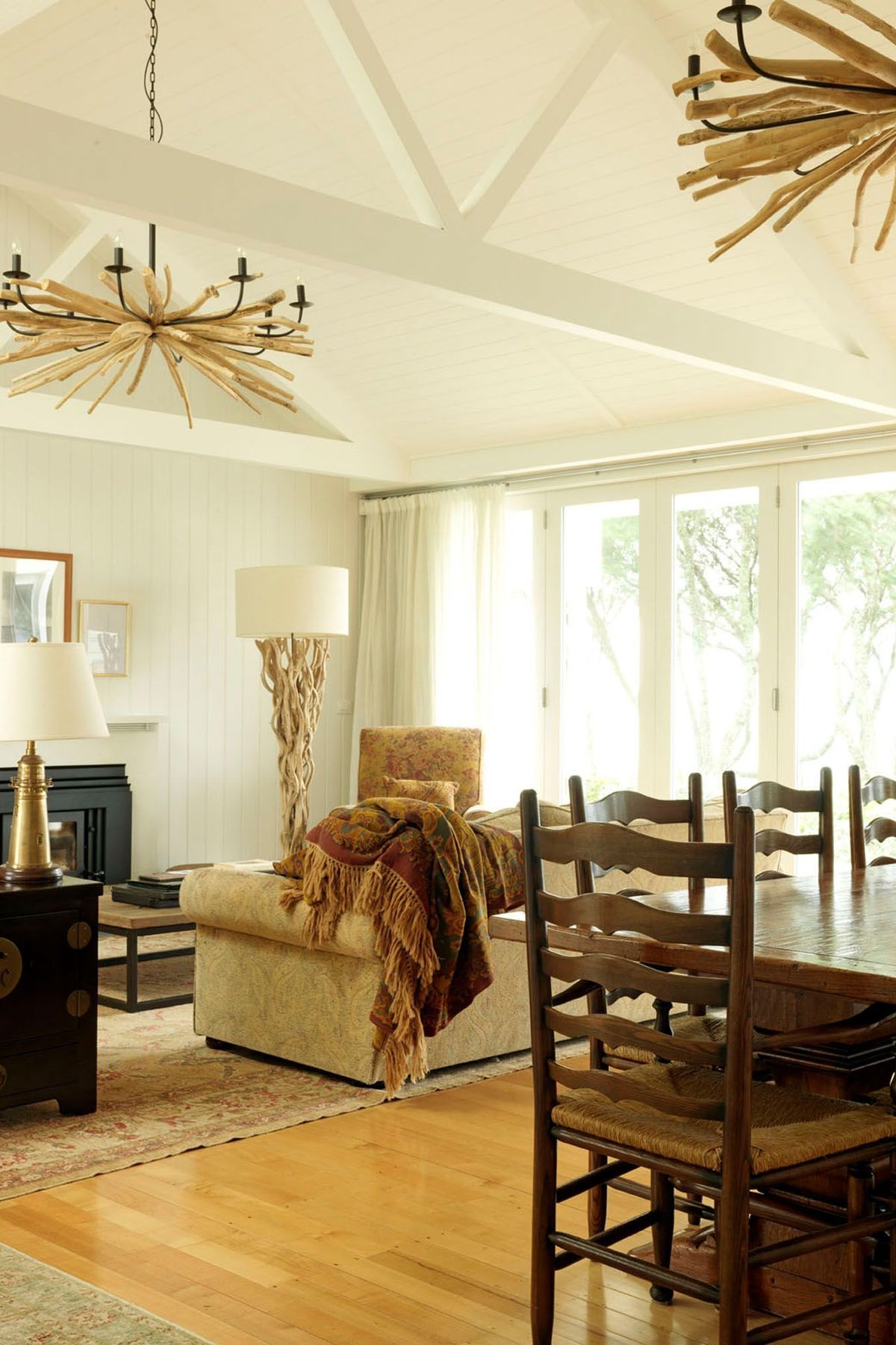 Donna was commissioned to make recommendations on how the interior and exterior spaces could be enhanced and transformed by the repositioning of existing furniture, accessories and art.