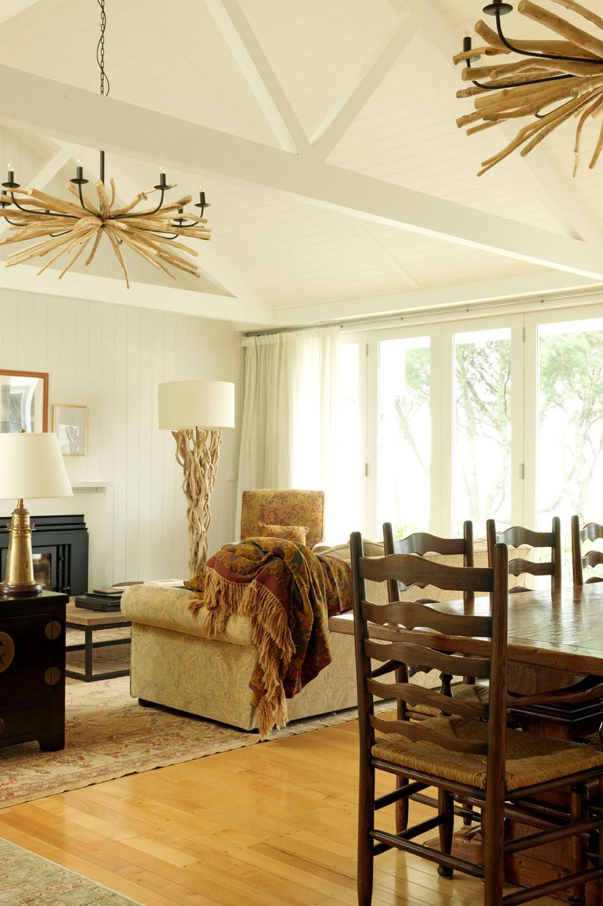 Donna was commissioned to make recommendations on how the interior and exterior spaces could be enhanced and transformed by the repositioning of existing furniture, accessories and art.