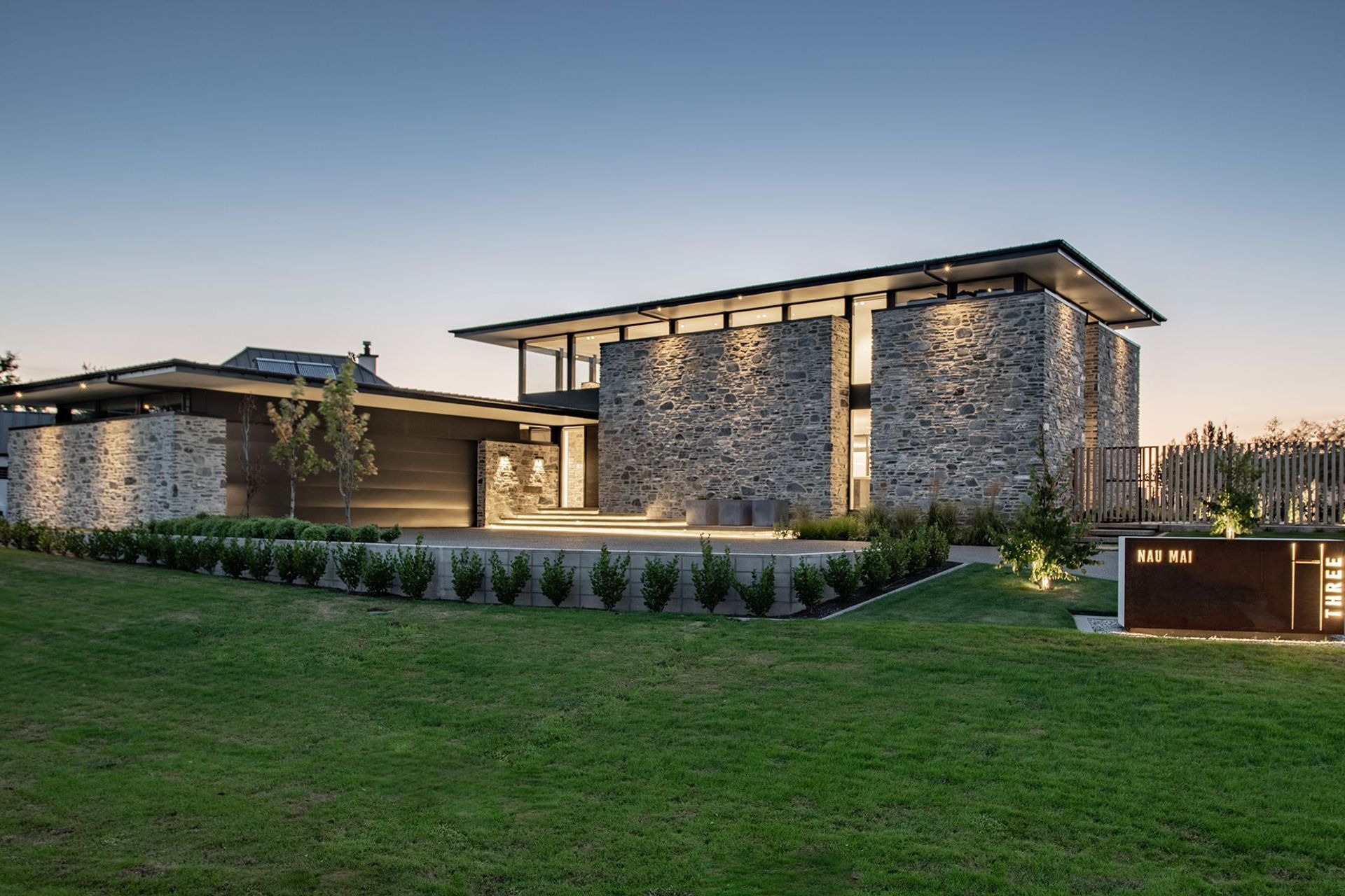 Lit up at night, the texture of the stone expresses itself and glimpses of the interior reveal themselves through the slits in the form.