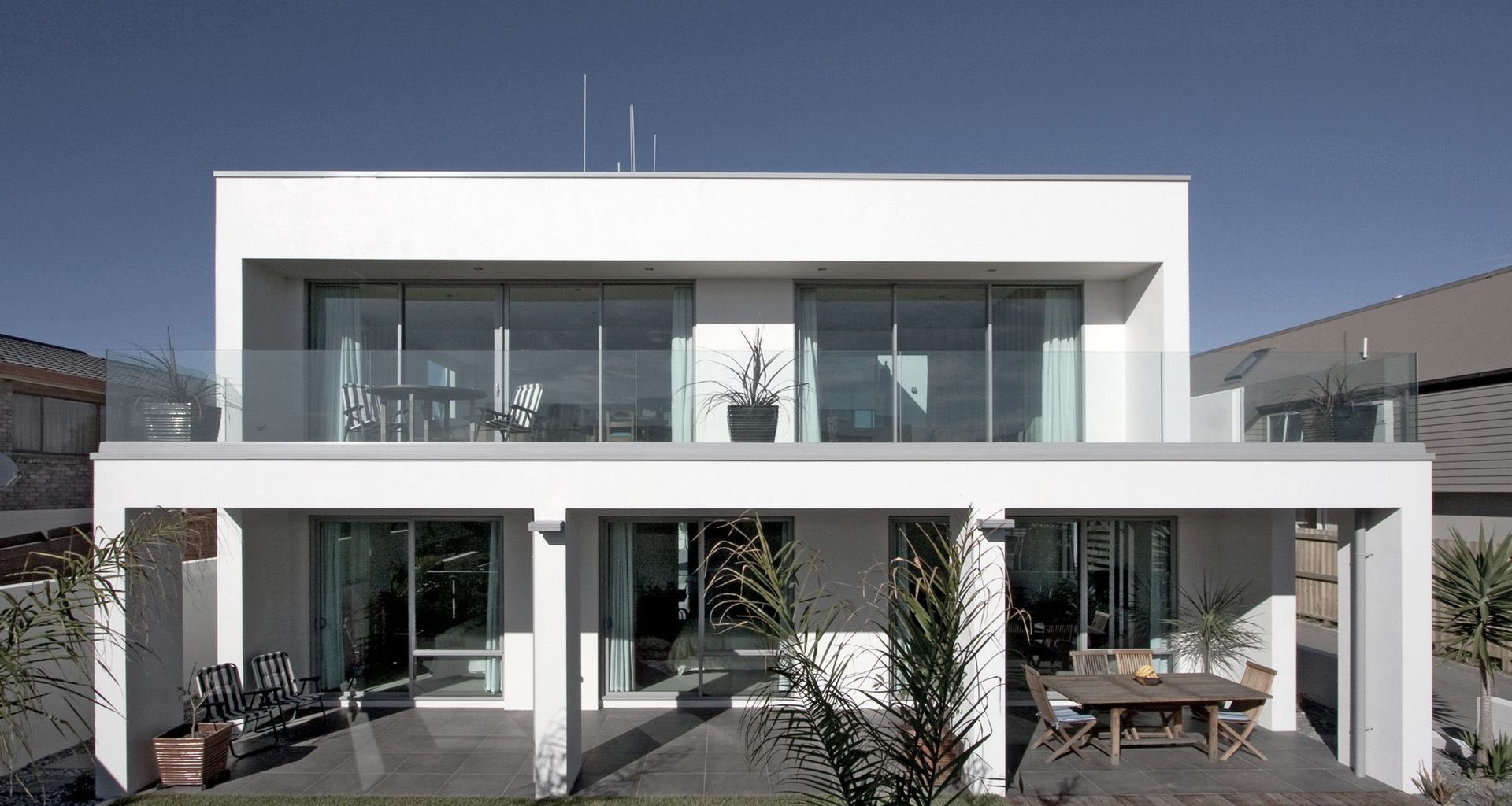 Oceanbeach Contemporary Living banner