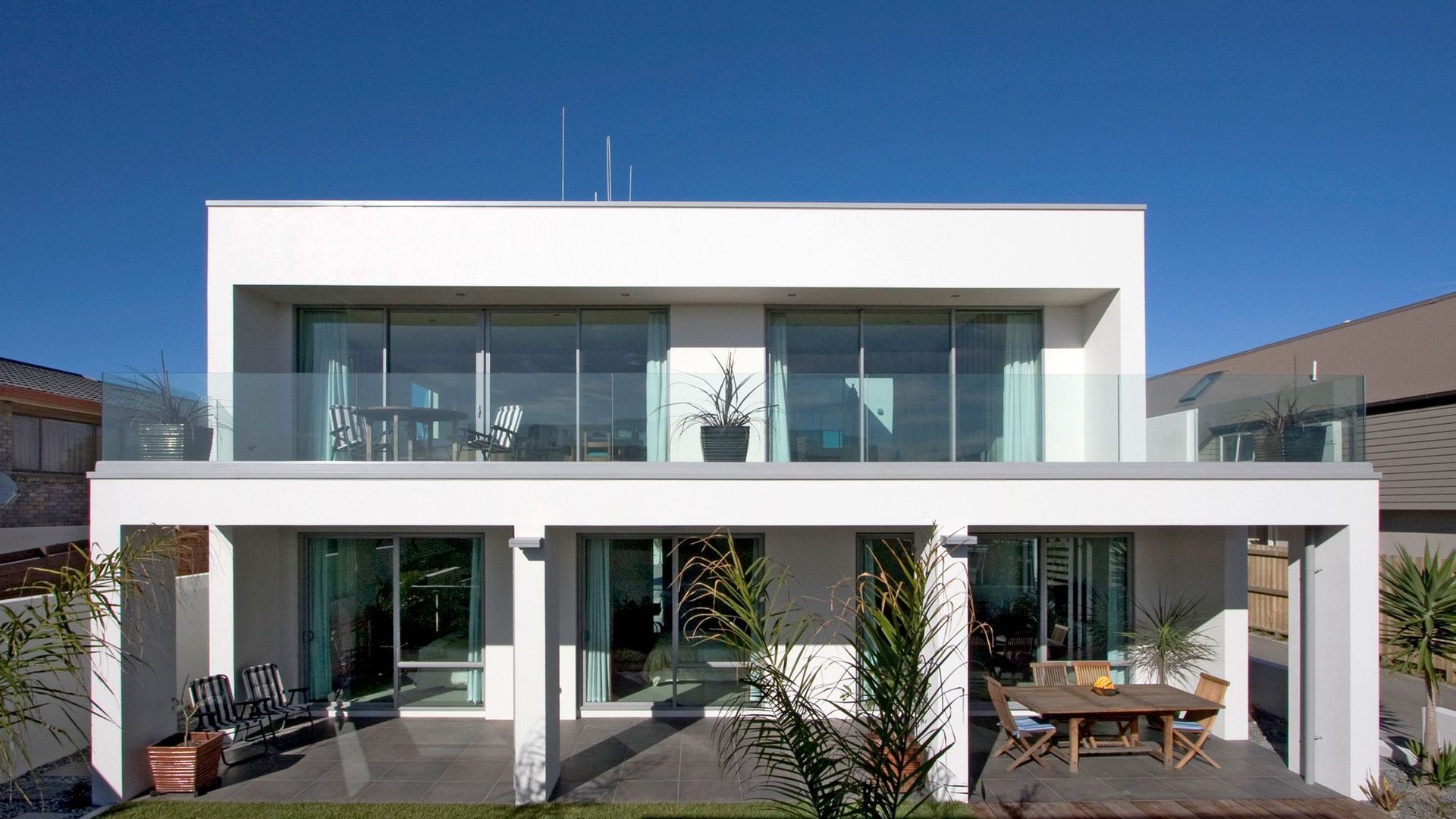 Oceanbeach Contemporary Living banner